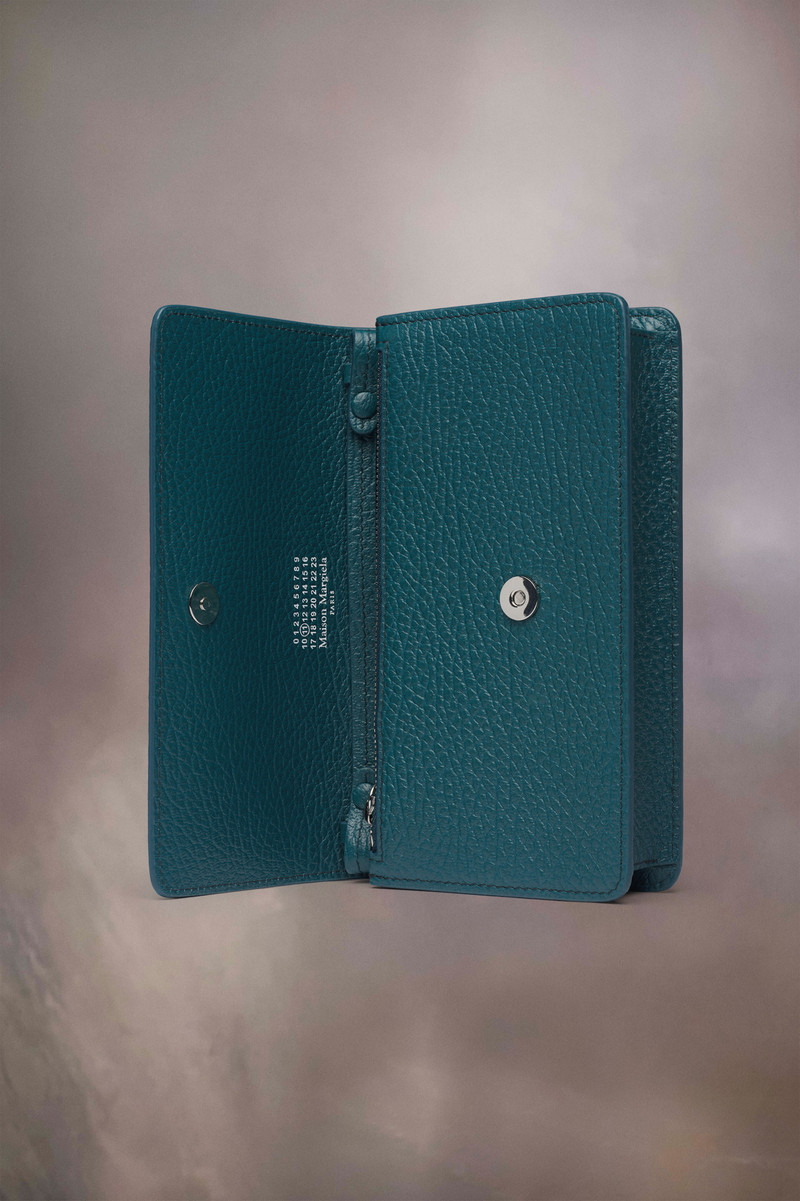 Four stitches chain wallet 3