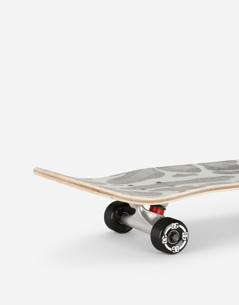 Leopard-print surfboard 3