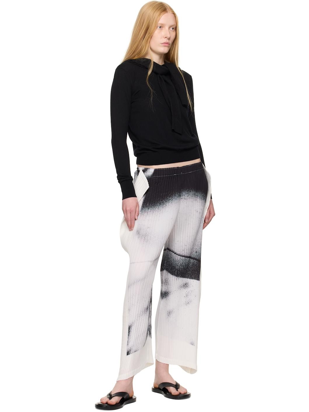 White & Black Shadow Study Pleats Trousers - 4