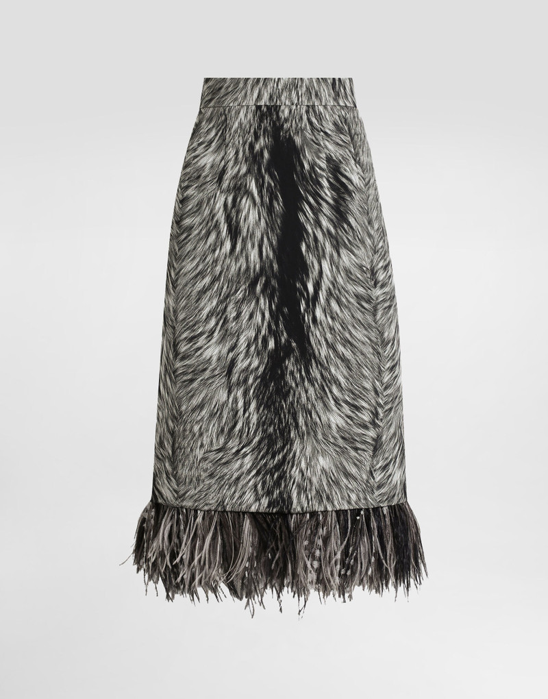 Charmeuse calf-length 연필 스커트와 모피 인쇄 및 깃털 세부 사항 1