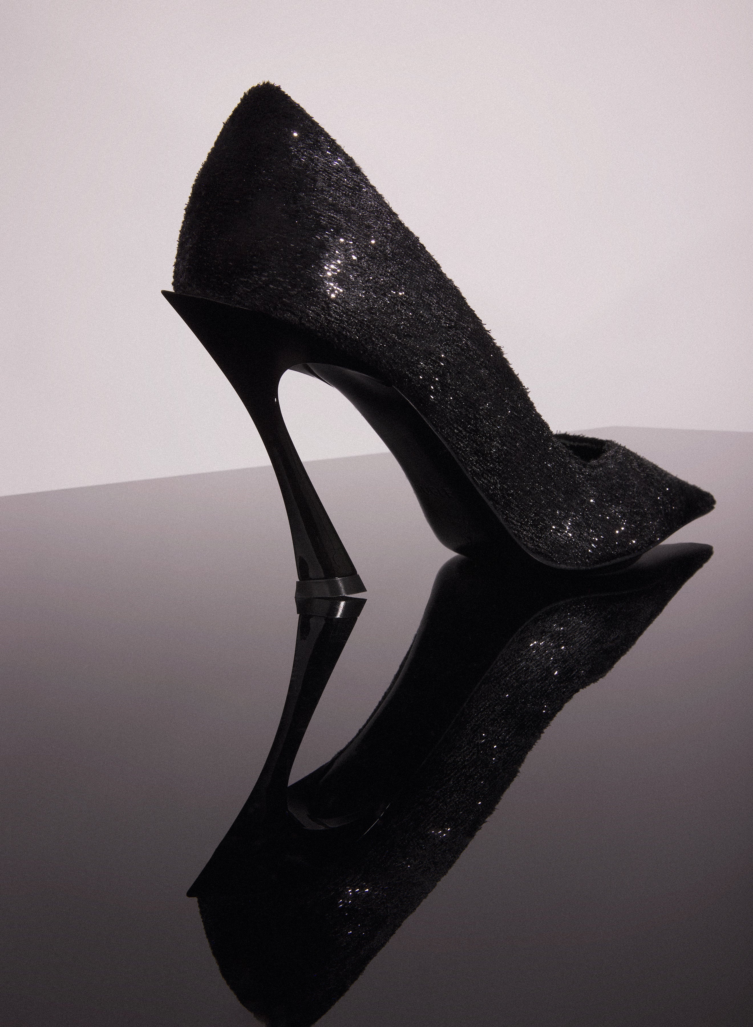 black leather faux fur glittered fang 95 pump - 4