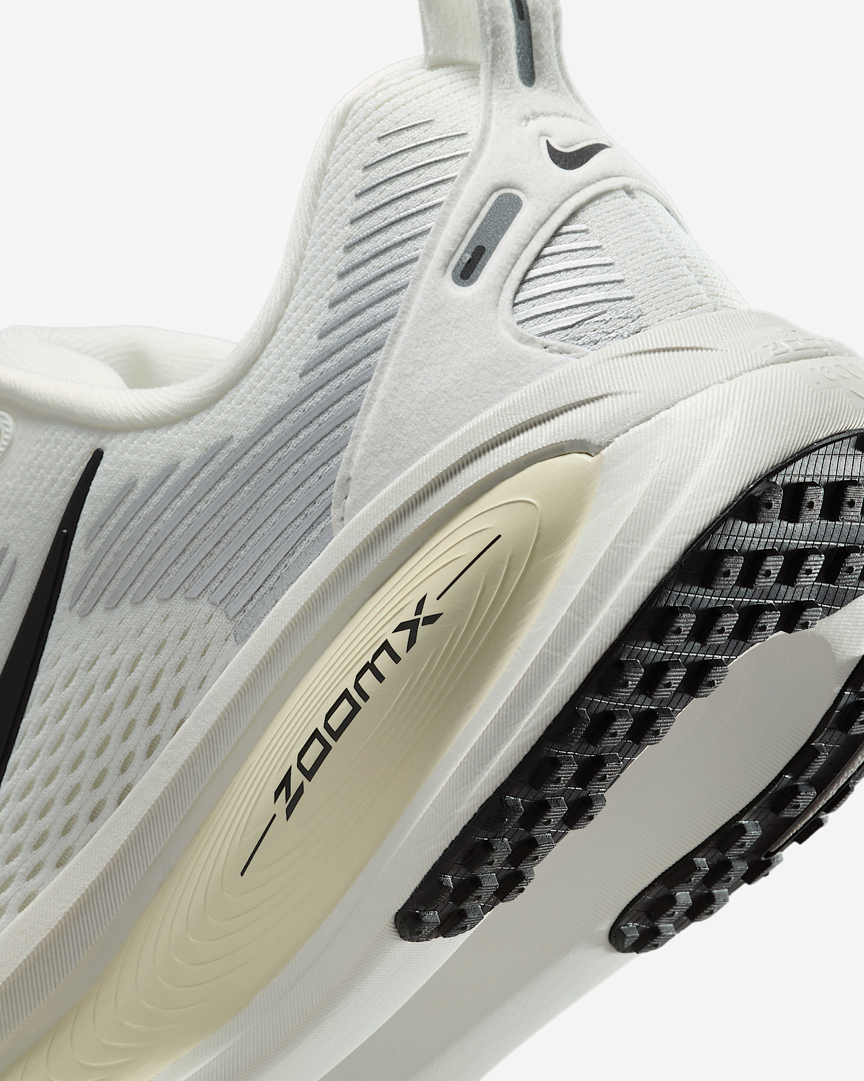 Nike Vomero 18 Women's Road Running Shoes - 8