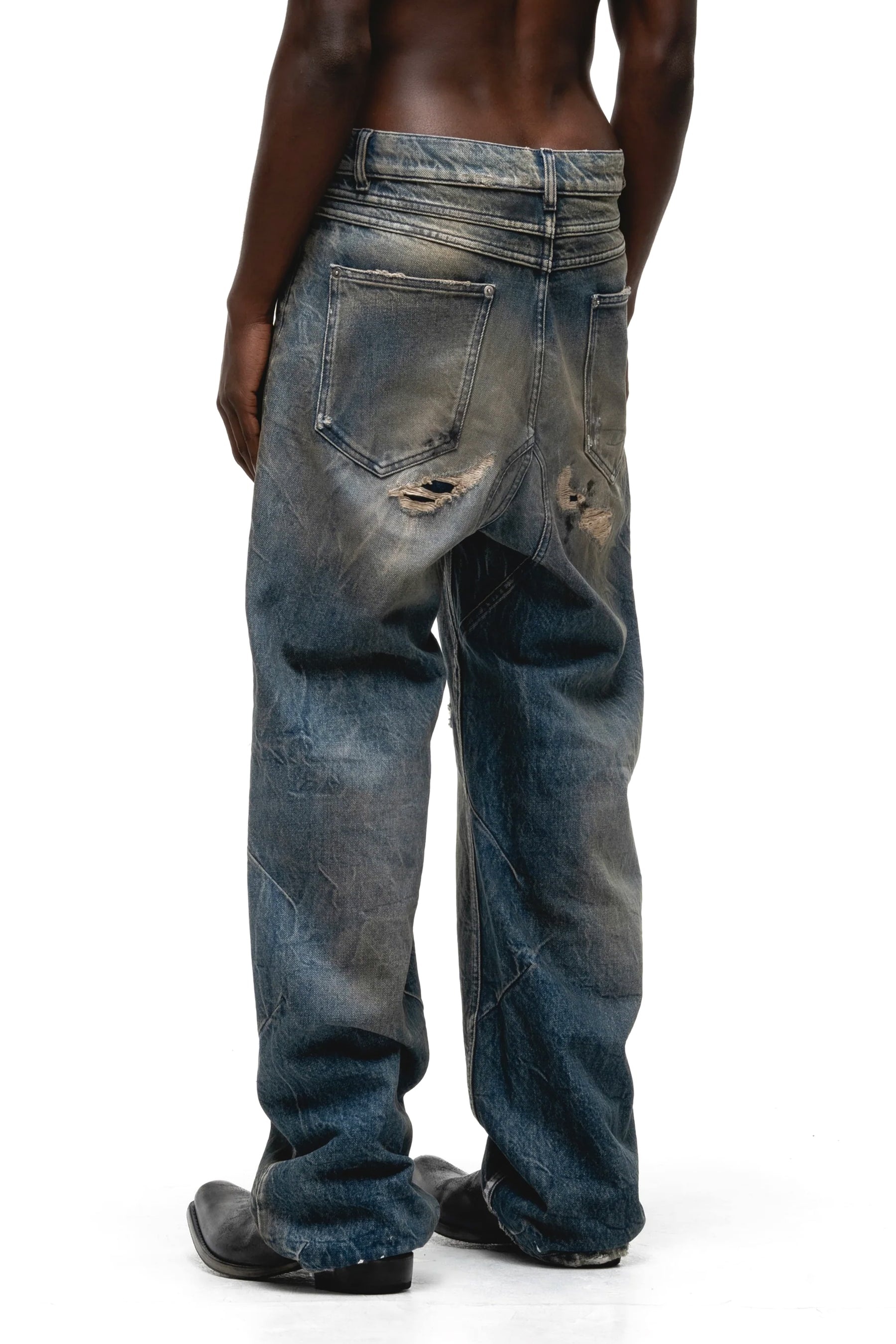 ITALY REPAIRED WORKERS CUT / IND - 4