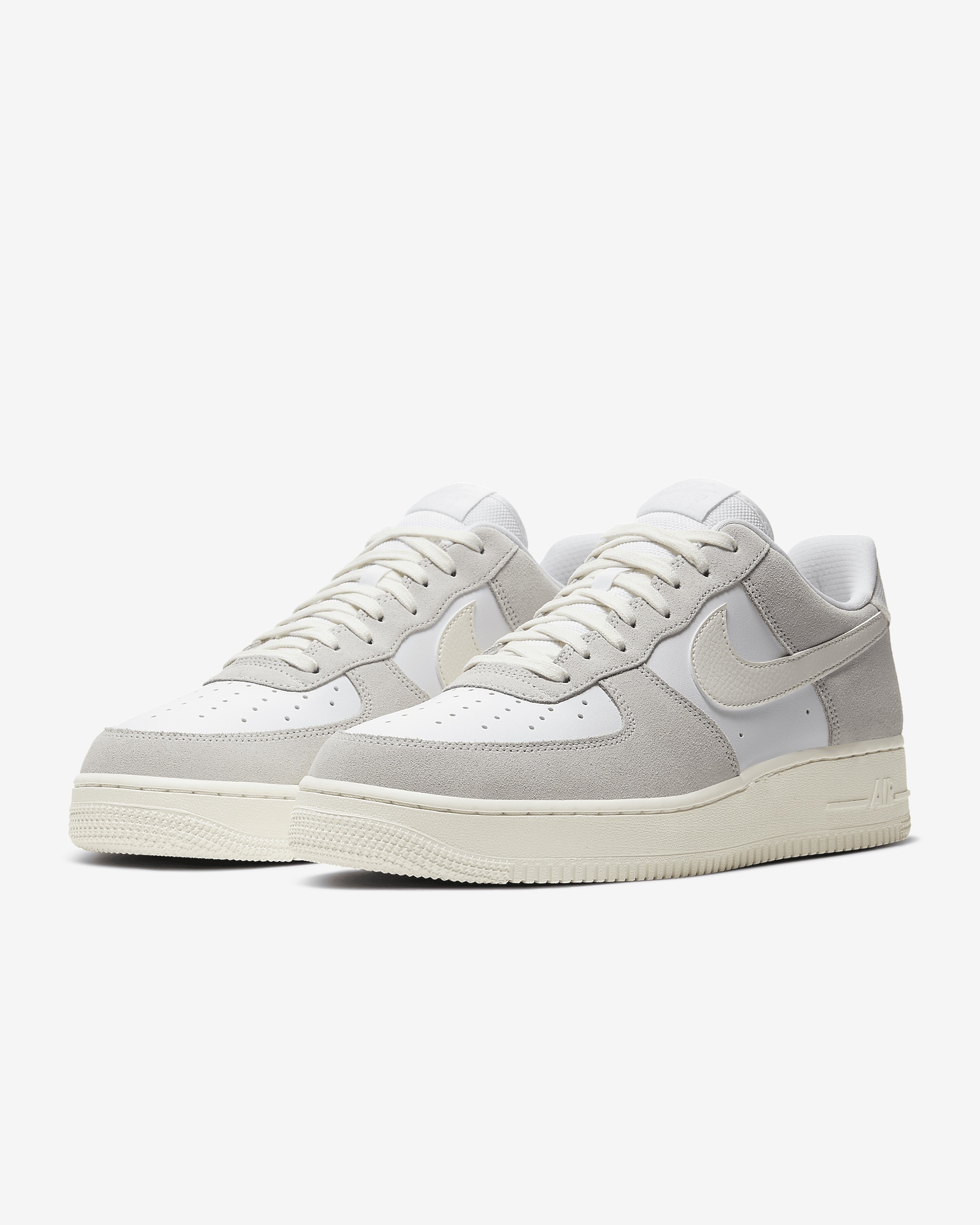 Nike Men's Air Force 1 LV8 Shoes - 5