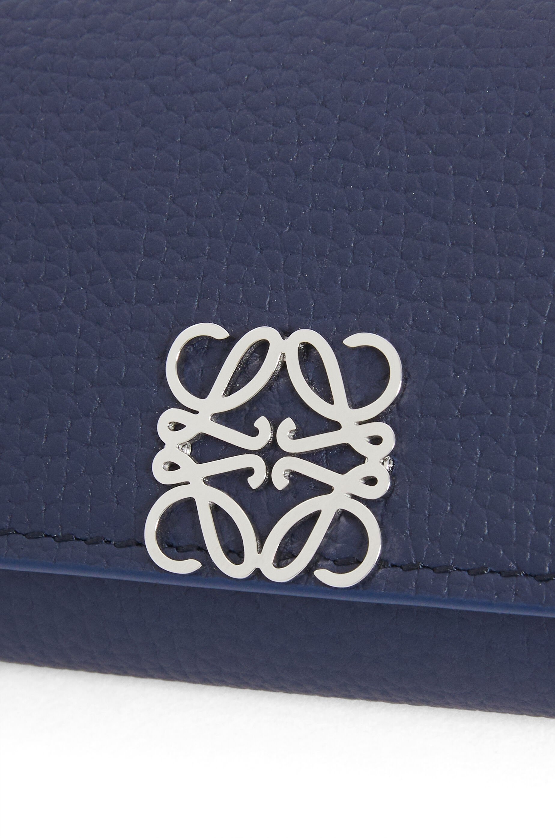 Anagram key case in pebble grain calfskin - 5
