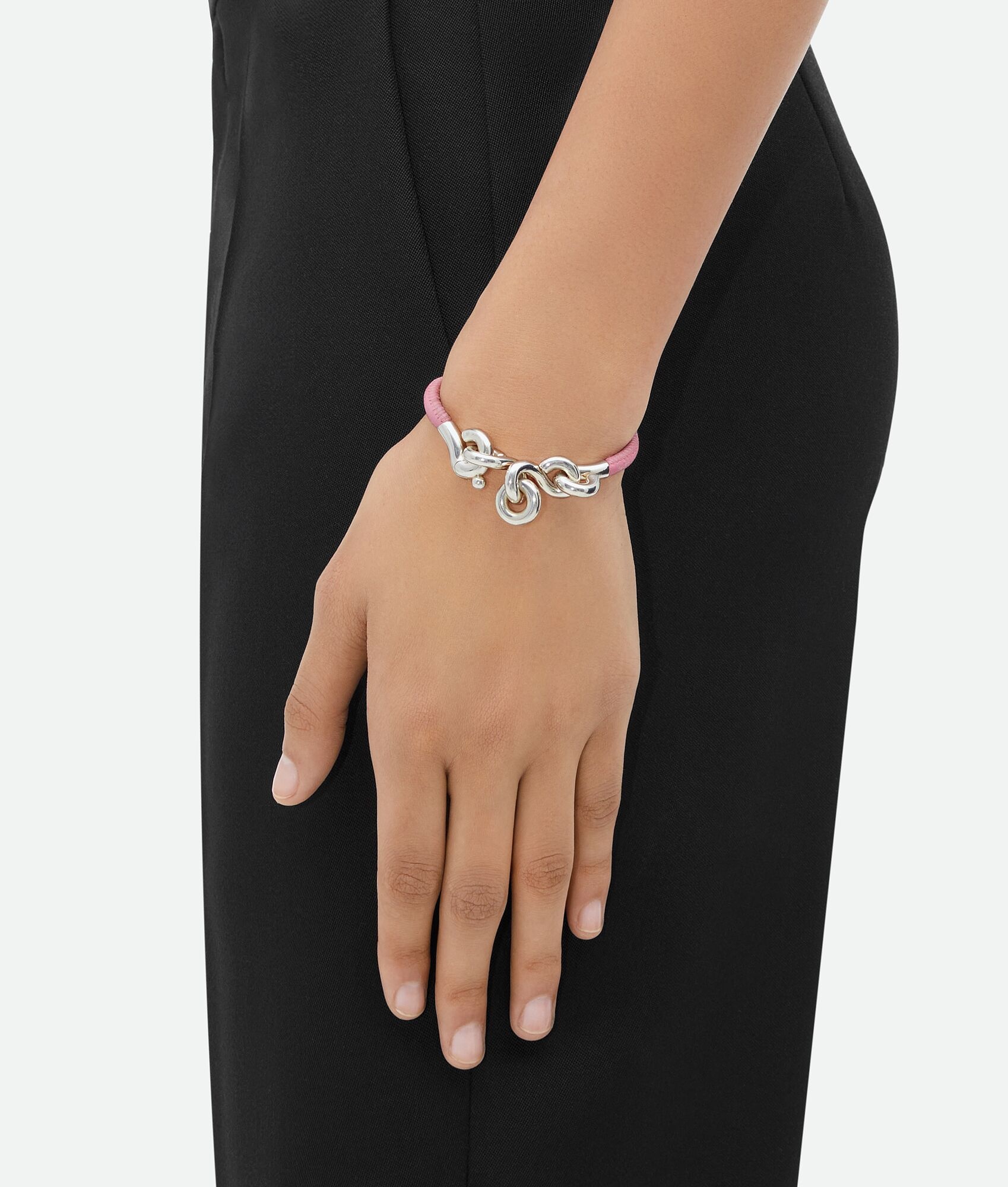 ブレスレット BOTTEGA VENETA  loop bracelet in leather and 925 silver BOTTEGA VENETA LEATHER AND GOLD-TONED SILVER 925 DOUBLE-WRAP