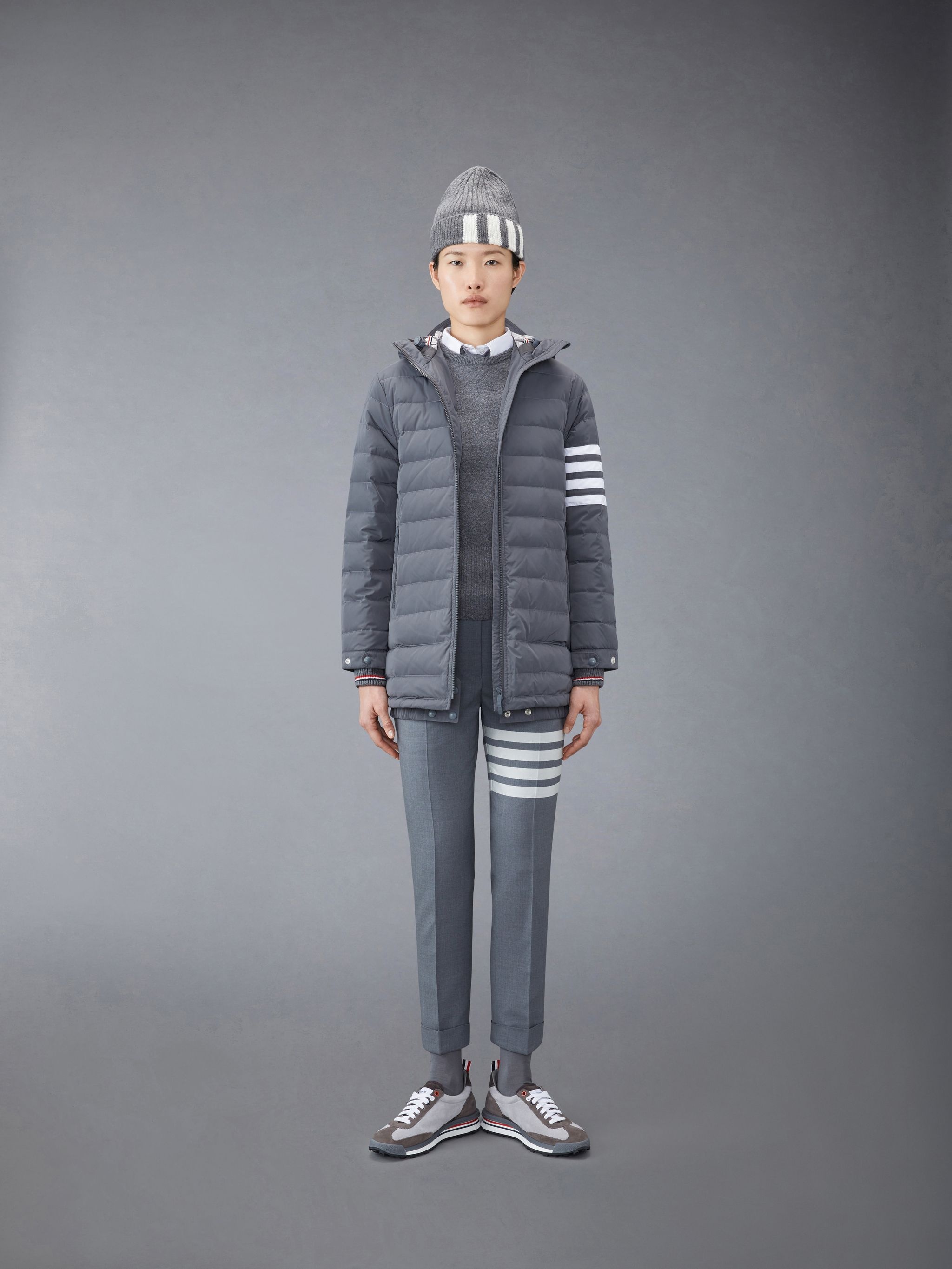 Thom Browne Sleeveless Crewneck Shell Top With 4-Bar Stripe In Dark Grey Cashmere