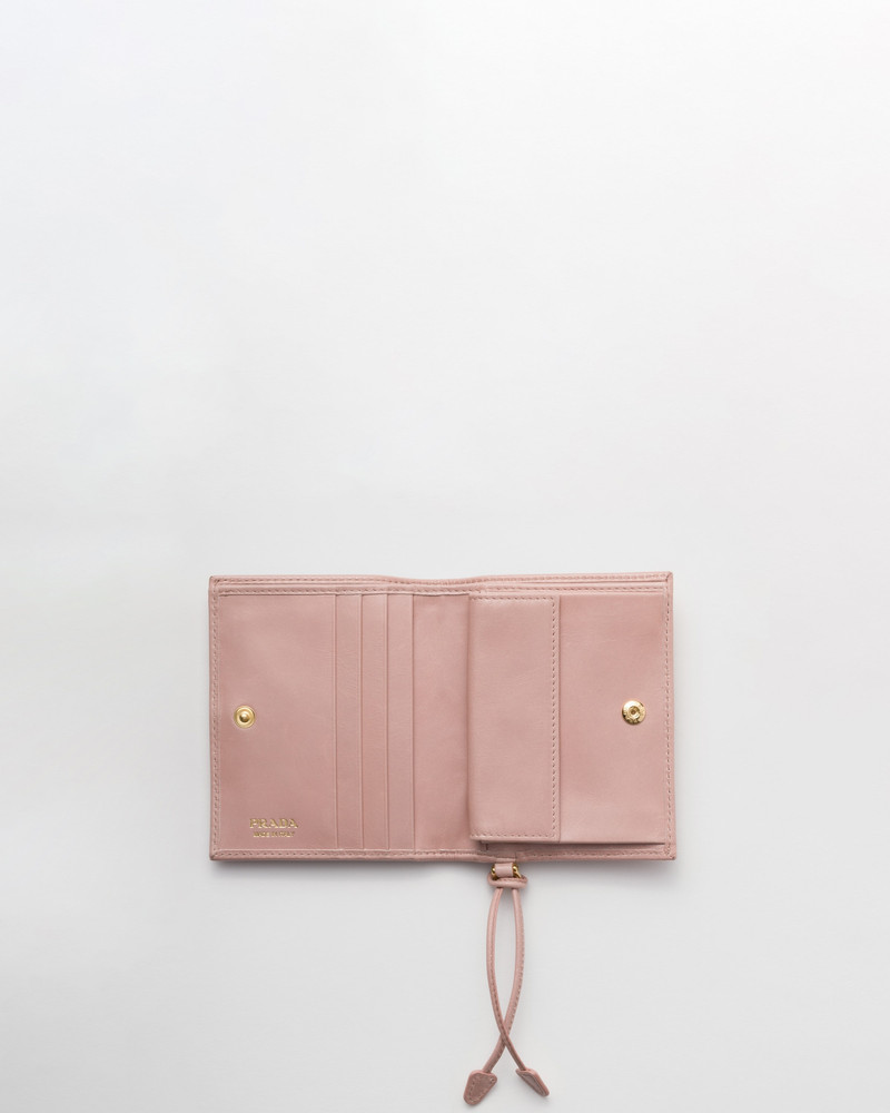 Prada Small leather wallet outlook