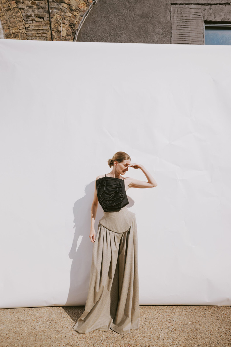 OPEN BACK BIB-FRONT TOP BLACK 2