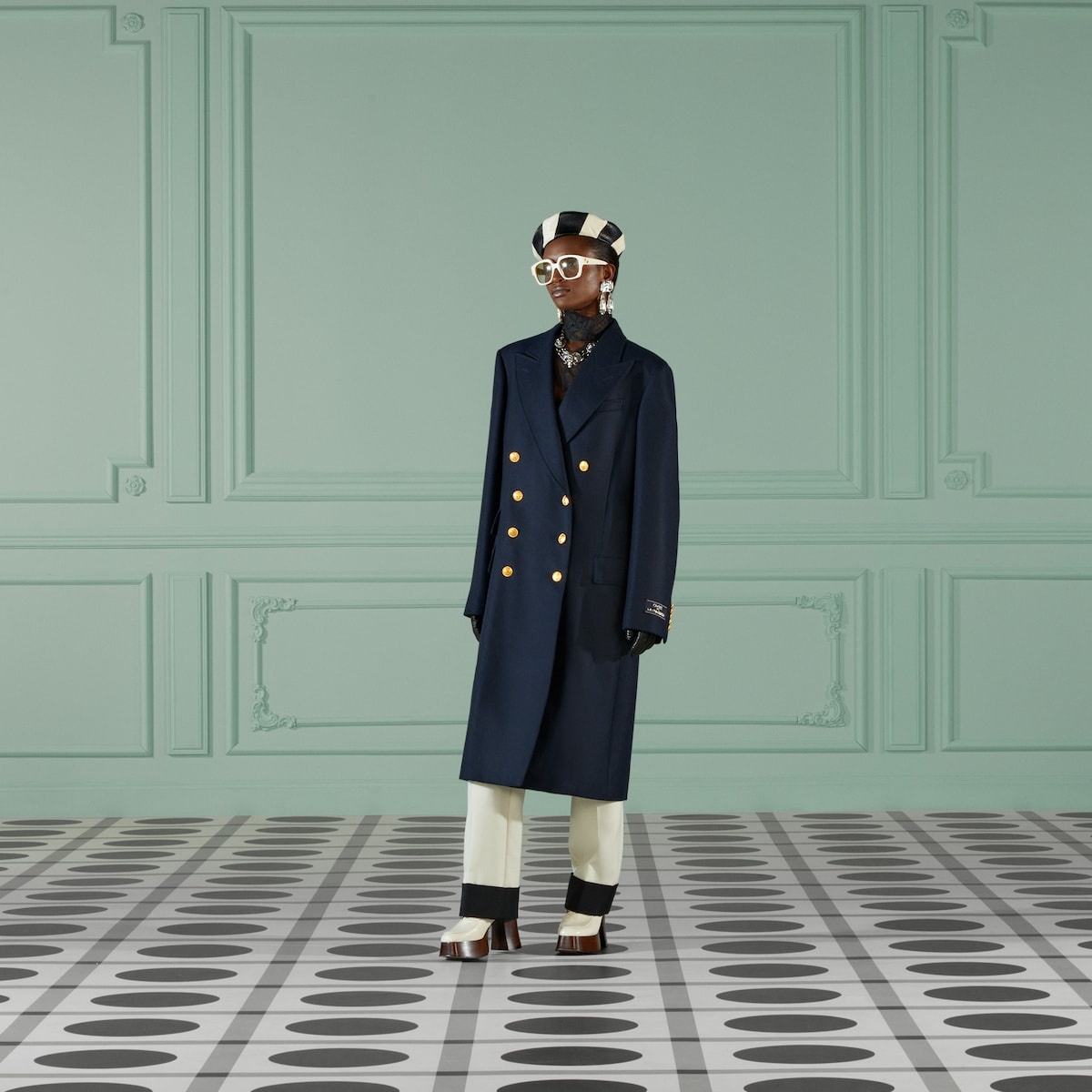 Cashmere coat with label detail - 2