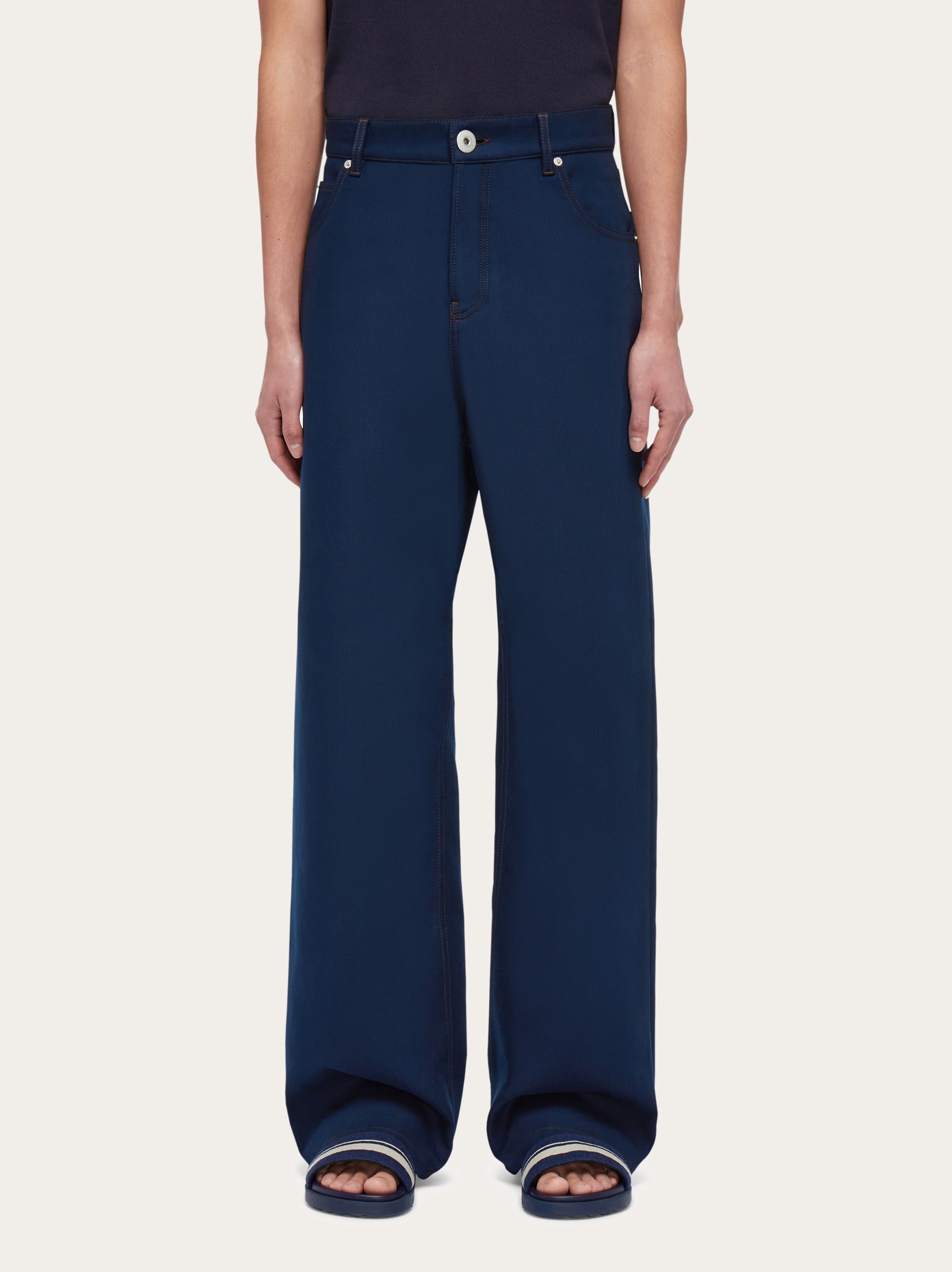 White jeans with contrasting stitching - 2
