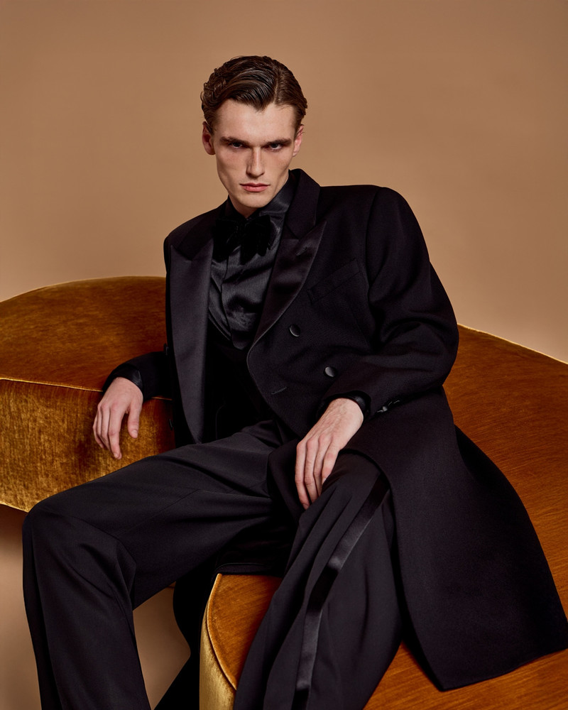 DOUBLE-BREASTED COAT IN GRANULAR VIRGIN WOOL WITH SATIN DETAILS 6