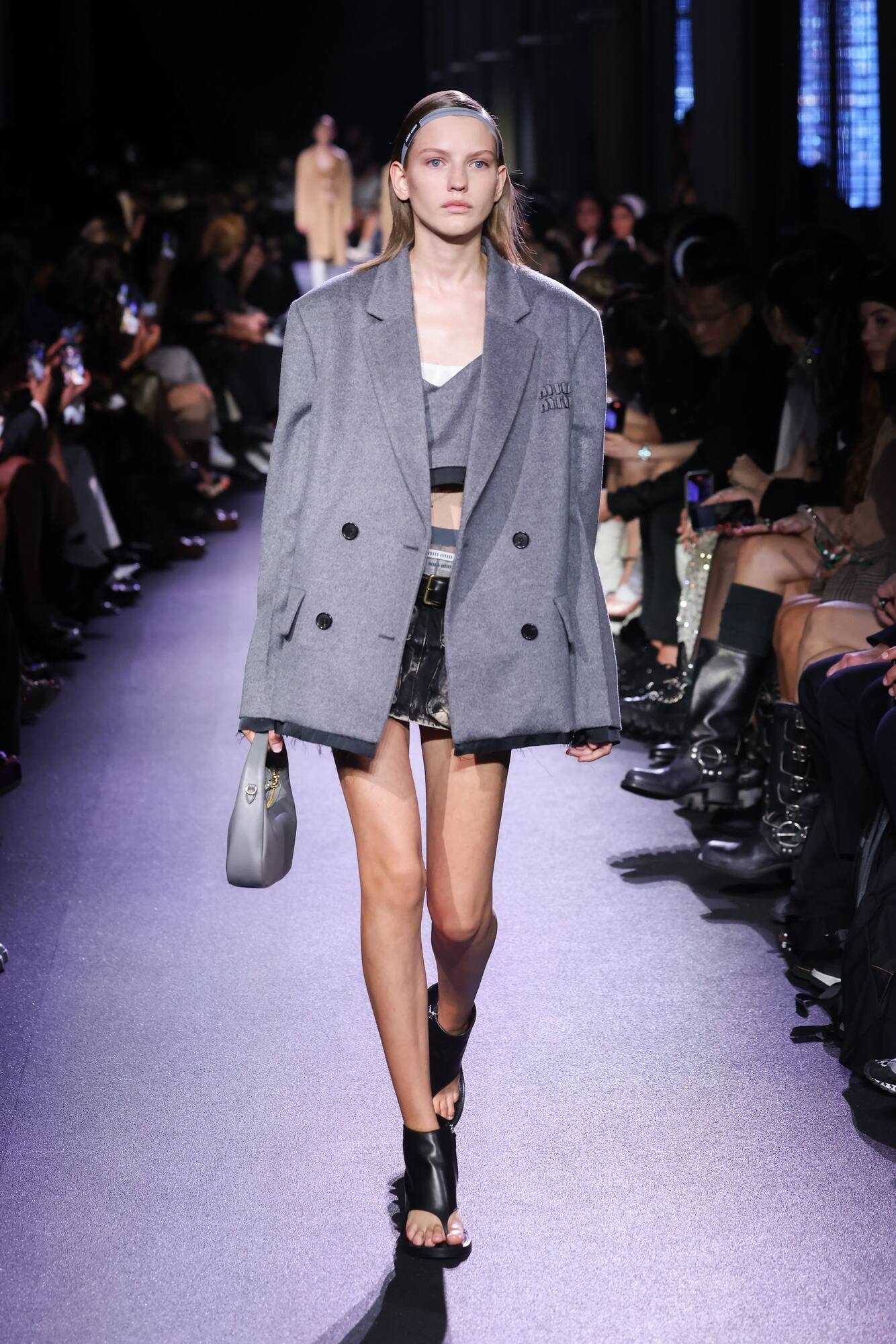 Double-breasted wool and cashmere blazer - 7