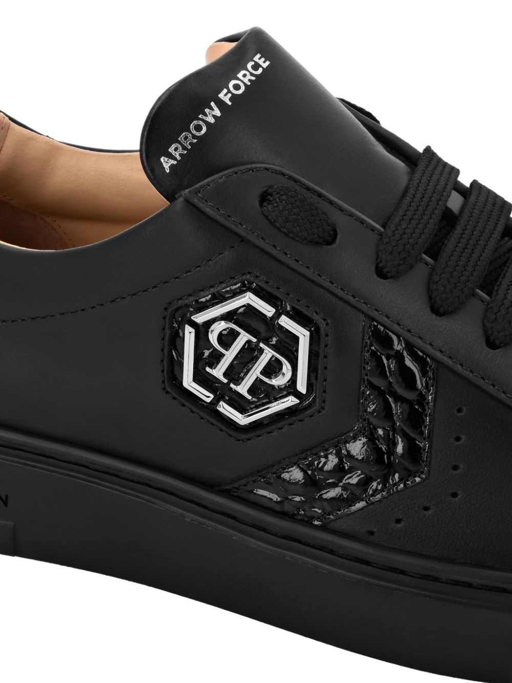 logo-patch panelled leather sneakers - 3