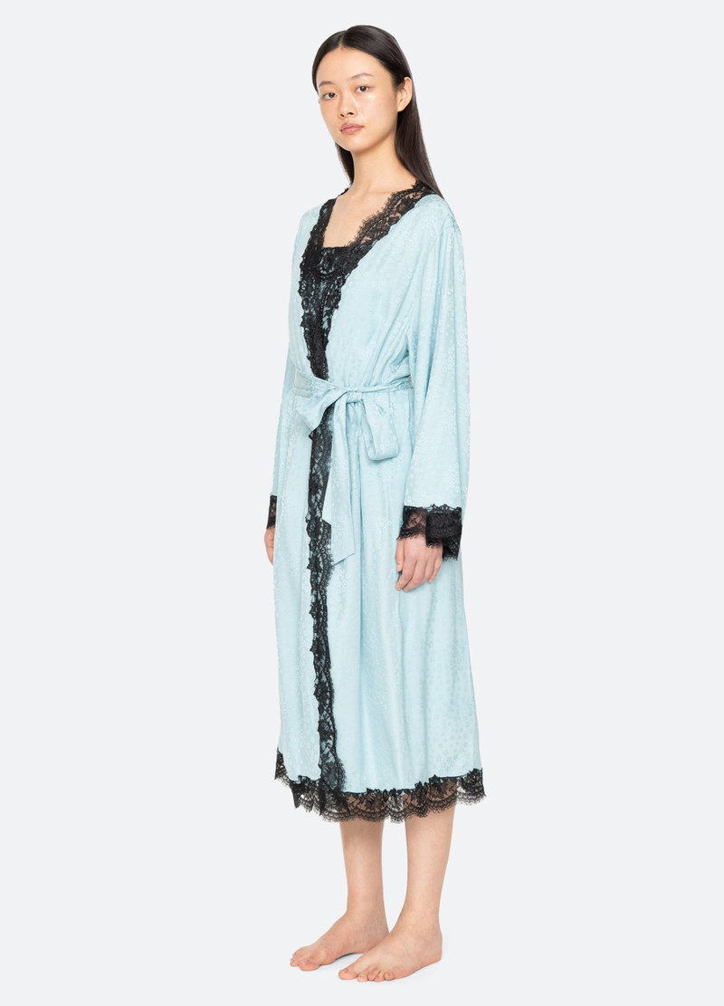 Lila Robe 5