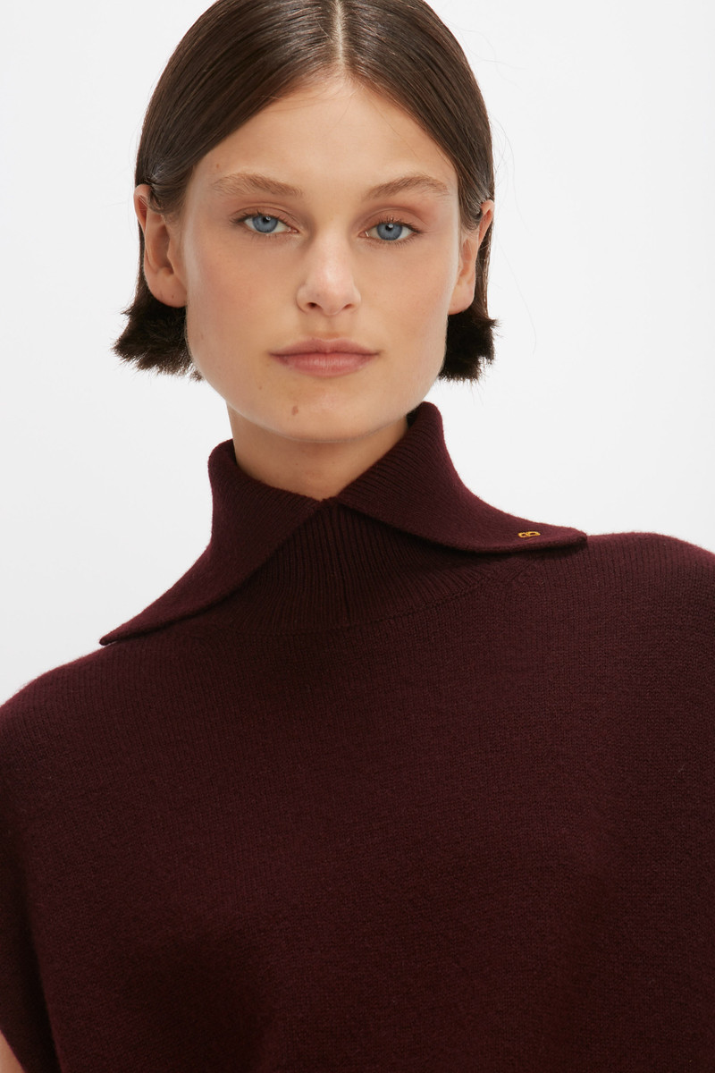 Sleeveless Jumper in Mahogany 5