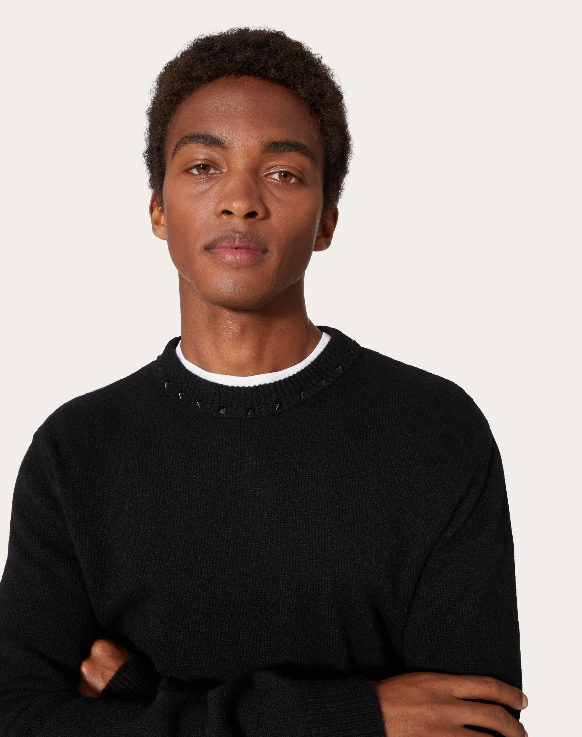 CASHMERE CREWNECK SWEATER WITH BLACK UNTITLED STUDS - 5