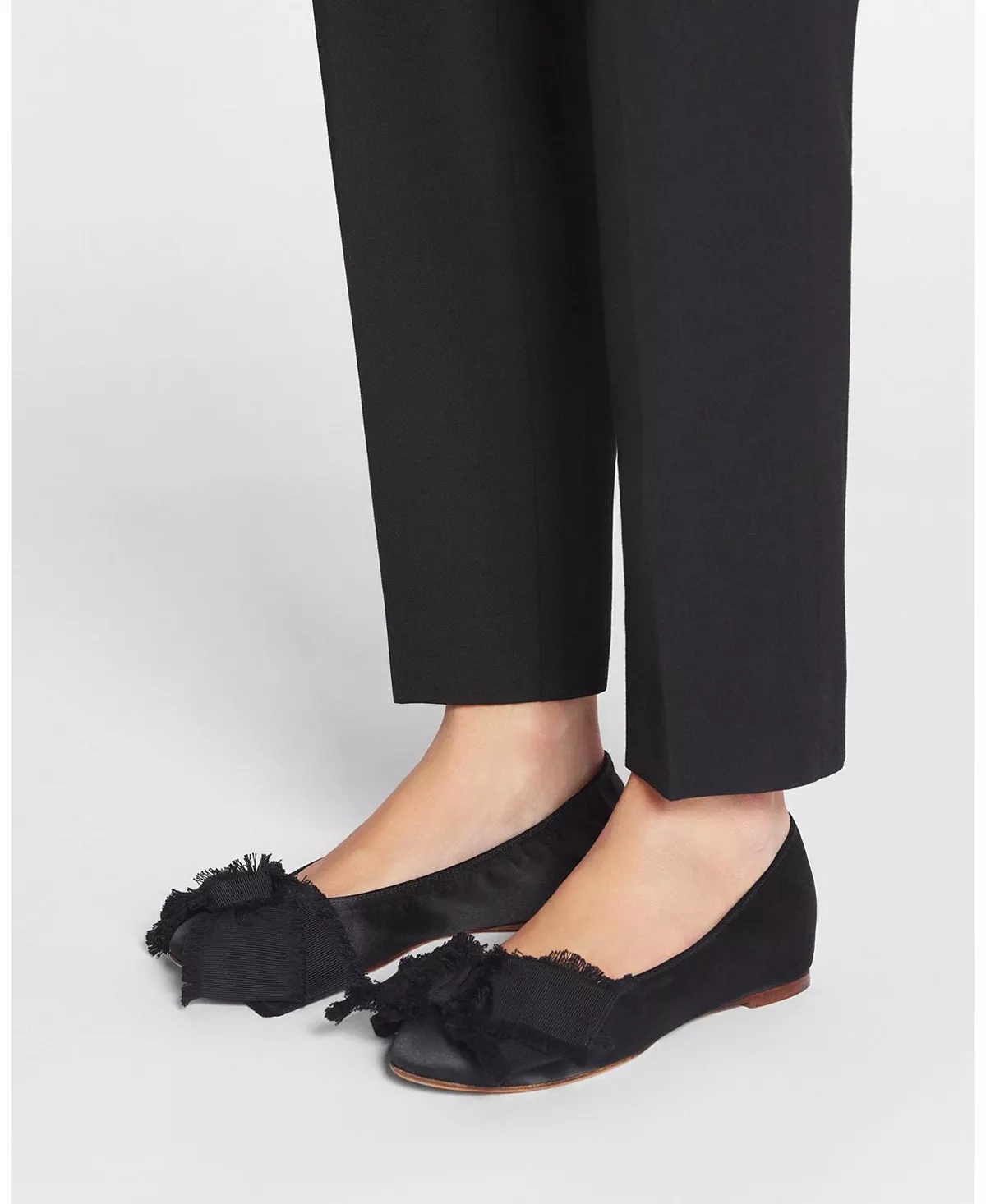 Women's Ballerina Flat with A Satin Bow - 2