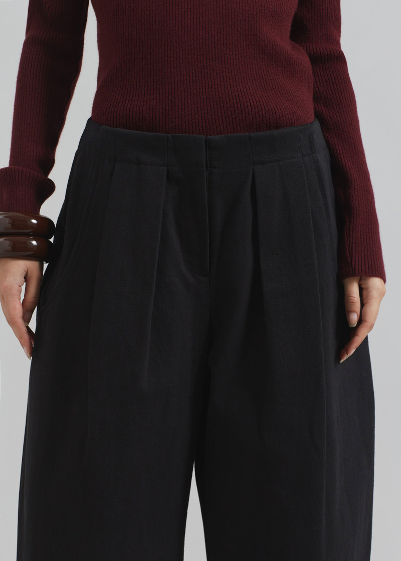 Cedar Bermuda Shorts - Black 7