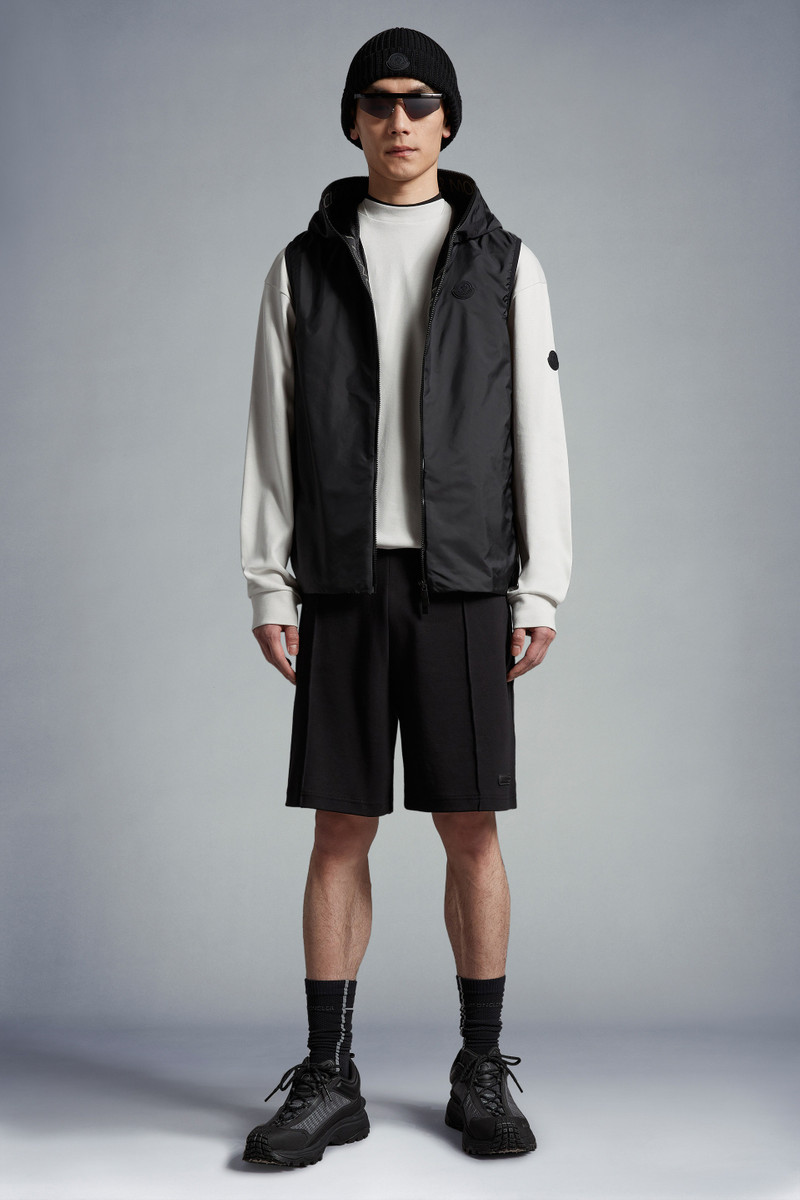 Moncler Pakito Hooded Vest outlook