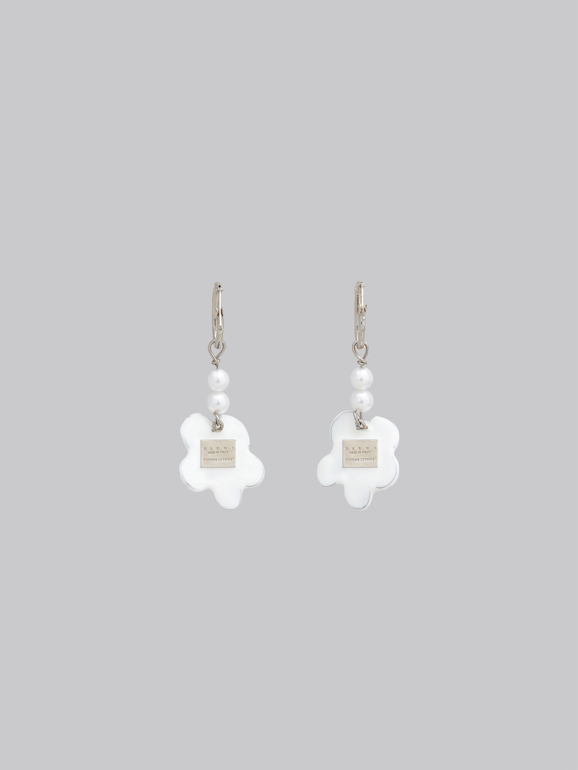 EARRINGS WITH WHITE FLOWER - 3