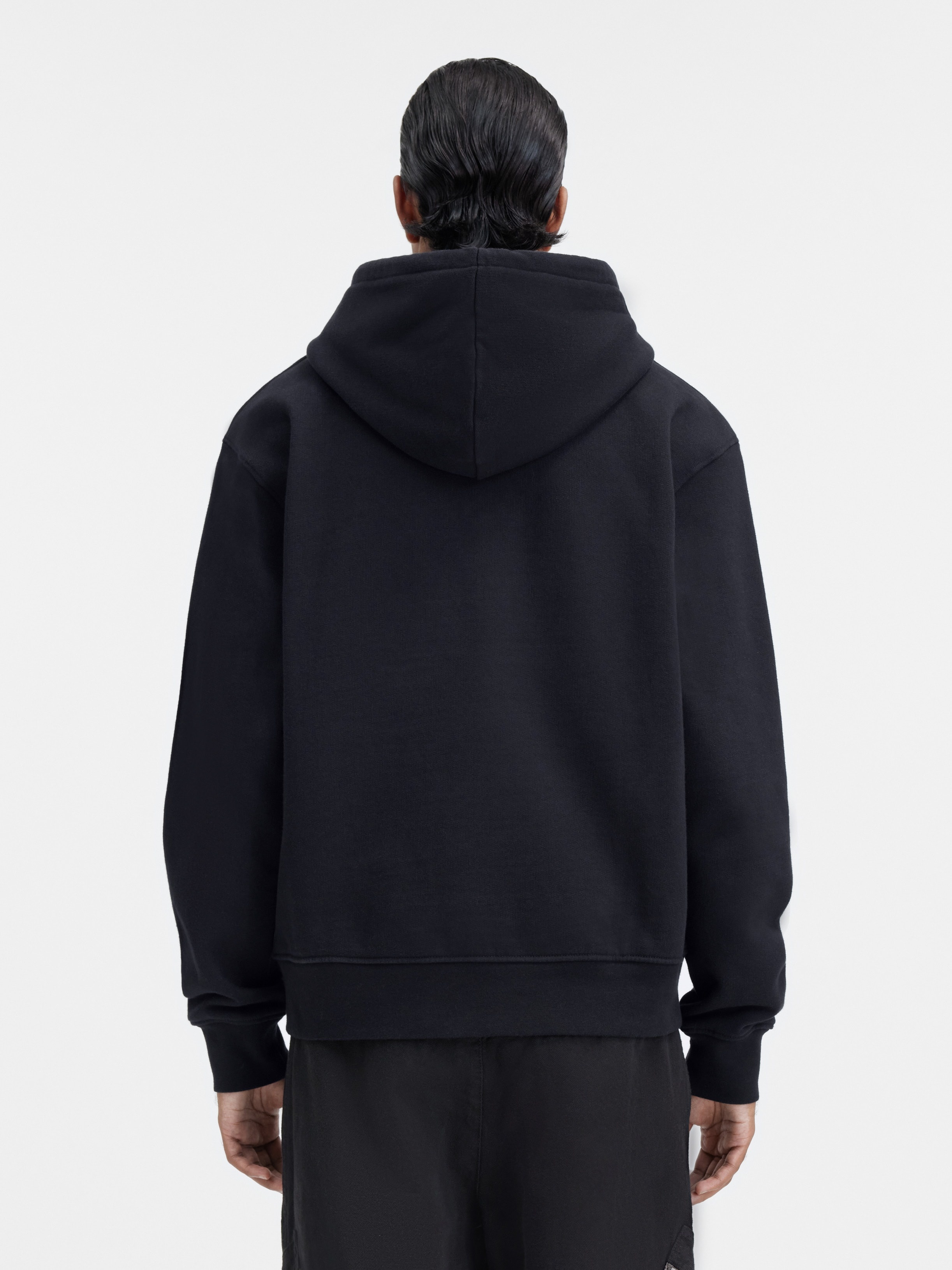 Le sweatshirt brodé - 2