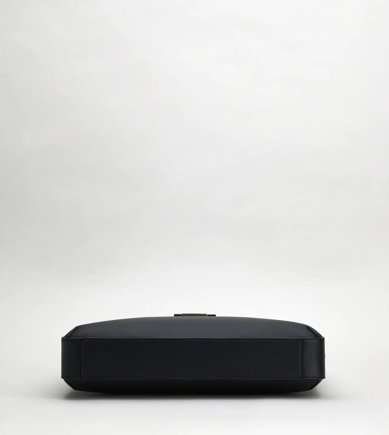 TIMELESS BRIEFCASE IN LEATHER MEDIUM - BLACK 4