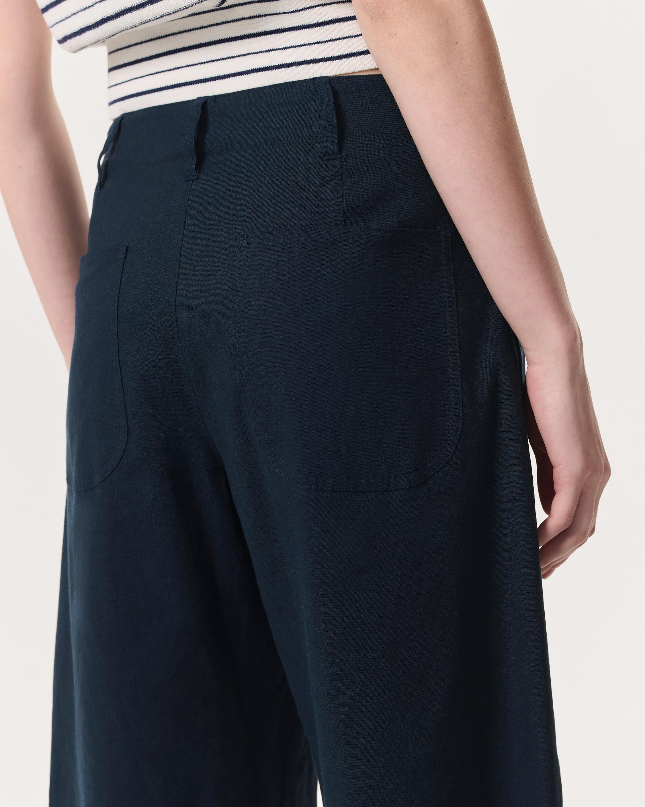 Banks Linen Shorts - 4
