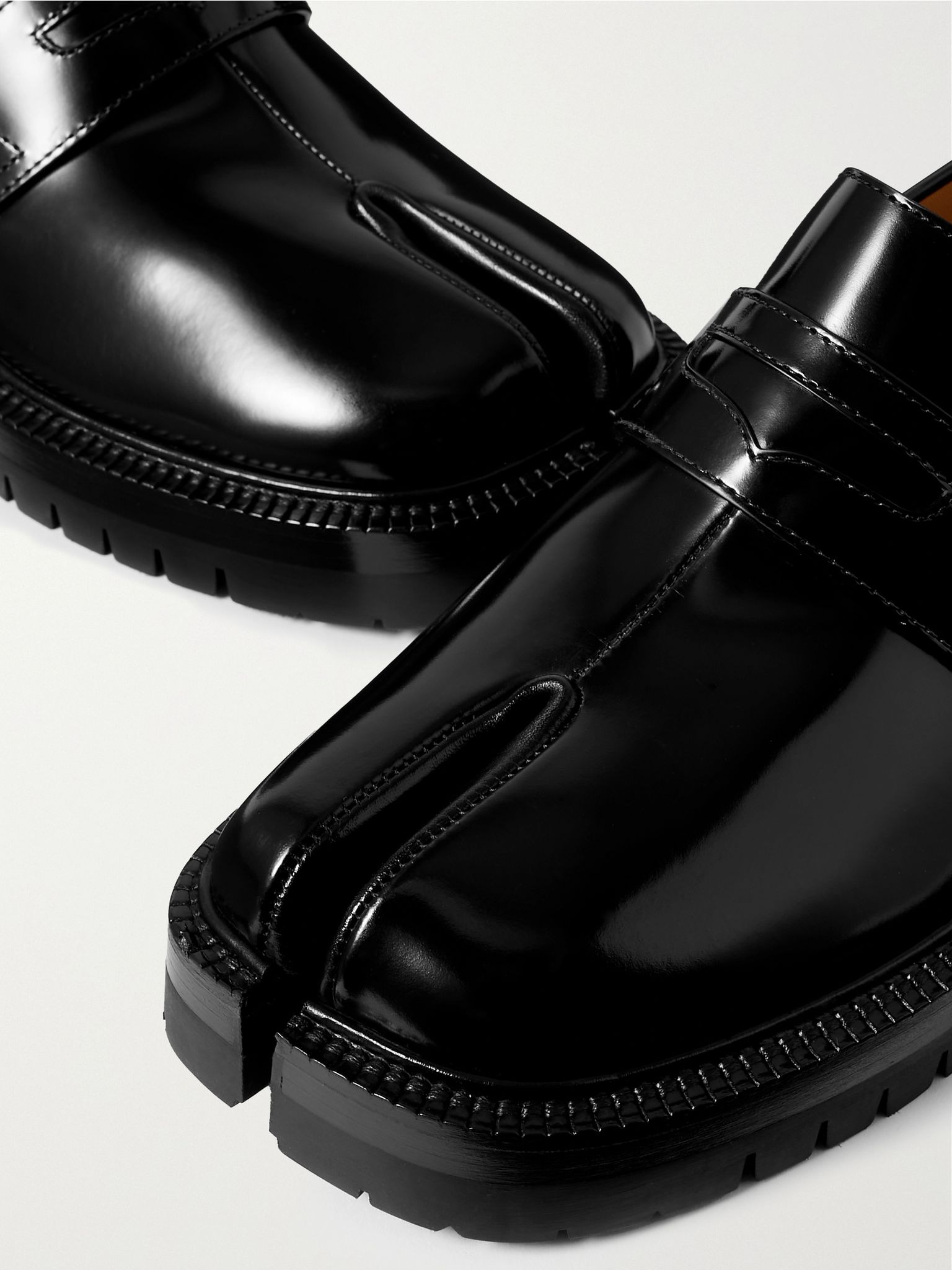 Tabi split-toe glossed-leather loafers Black - 4