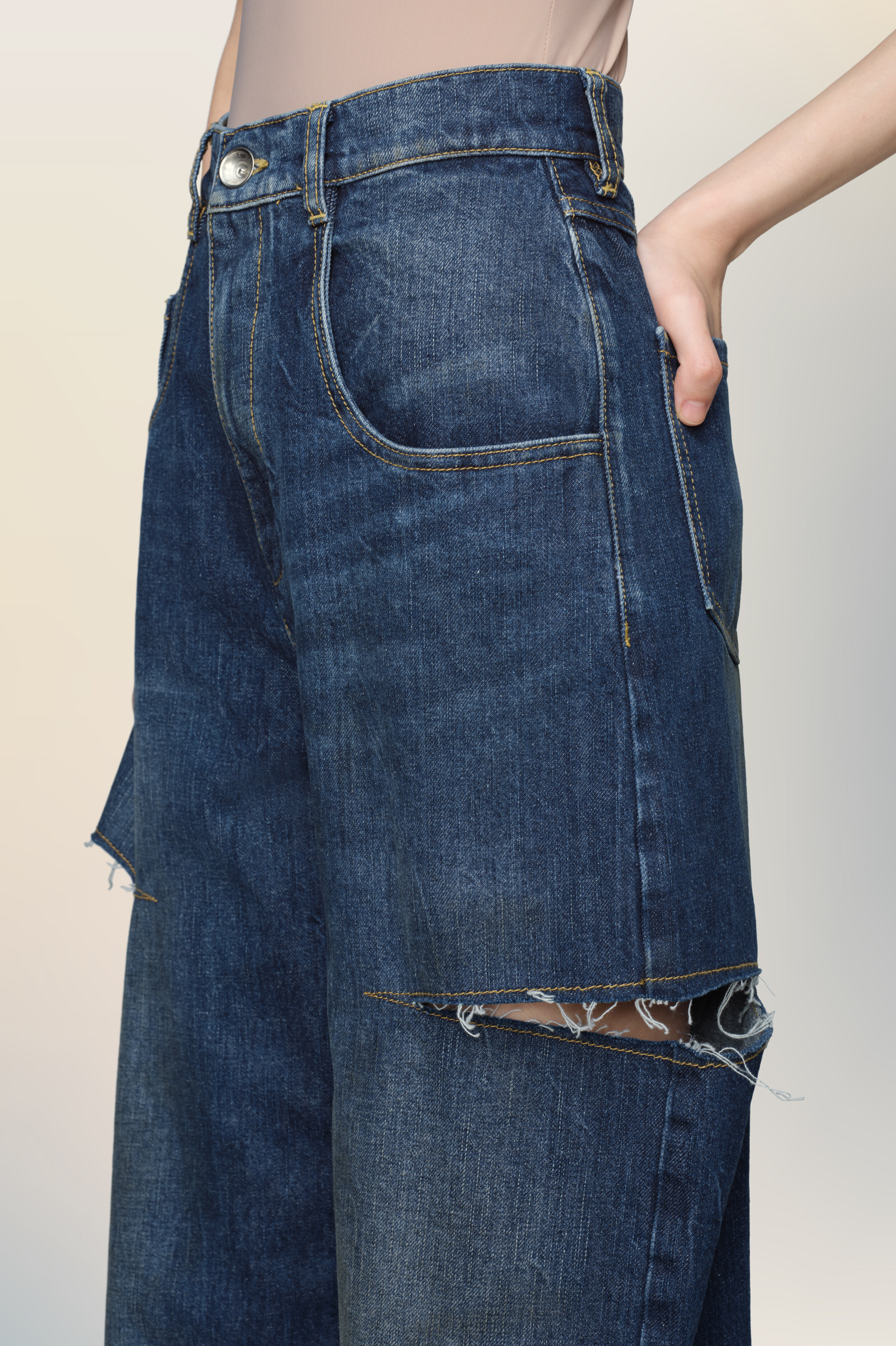 Cut-out jeans - 6