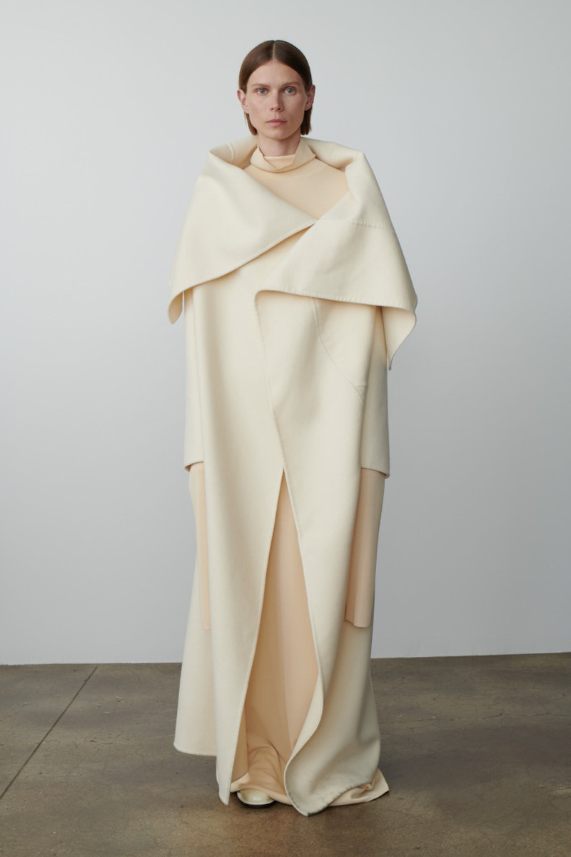 Rivoli Coat in Cashmere 5