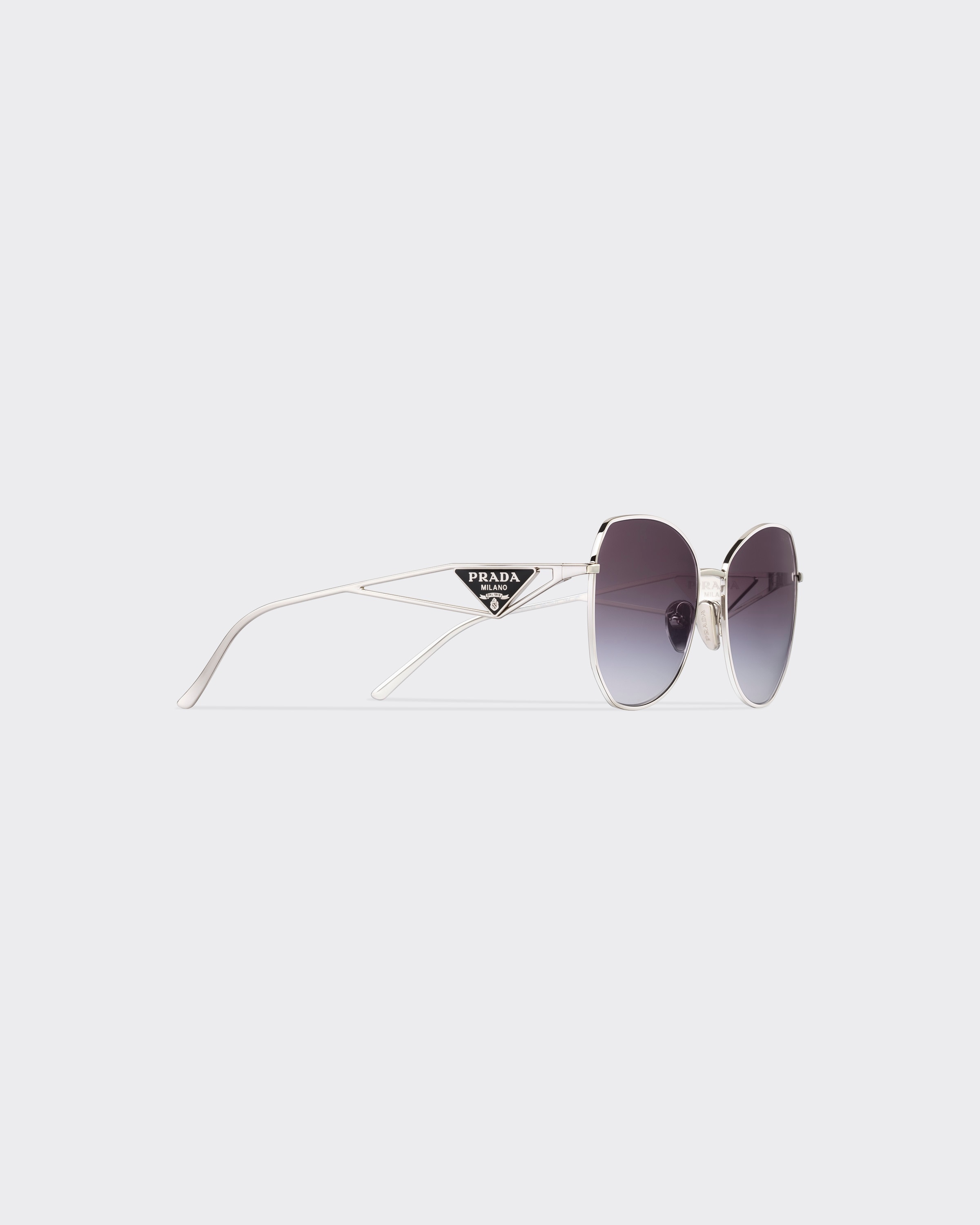 Sunglasses with triangle logo - 3