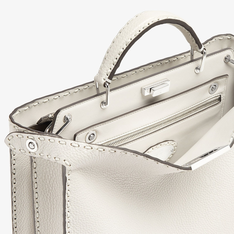 FENDI Peekaboo ISeeU Medium Selleria outlook