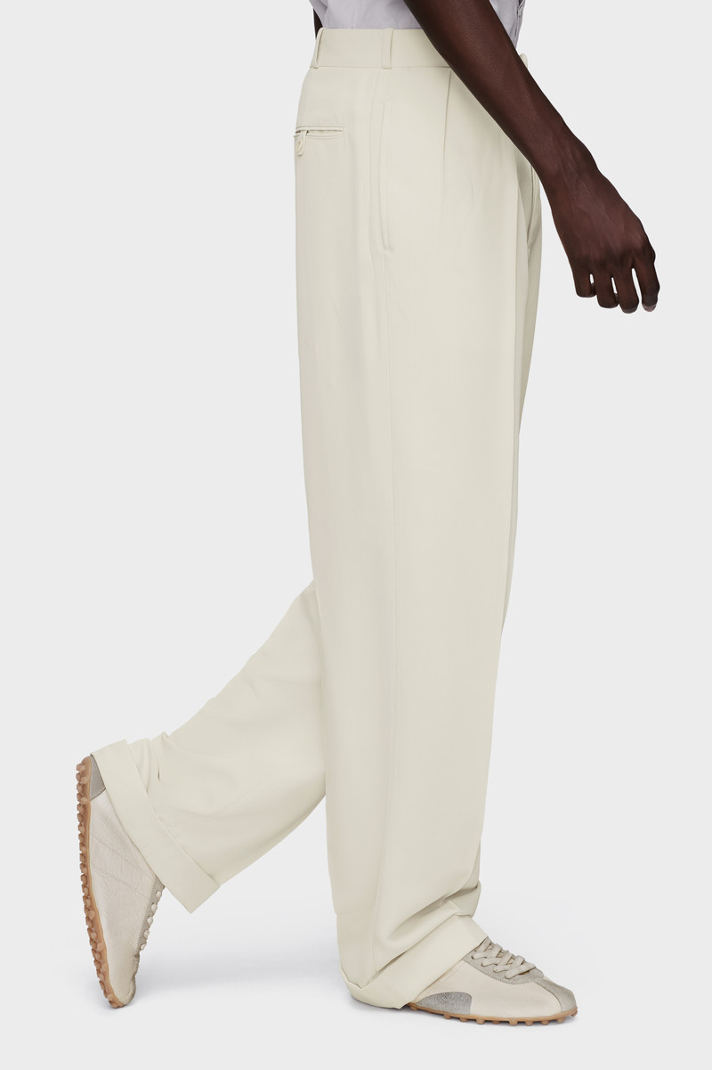 Pleated trousers 3