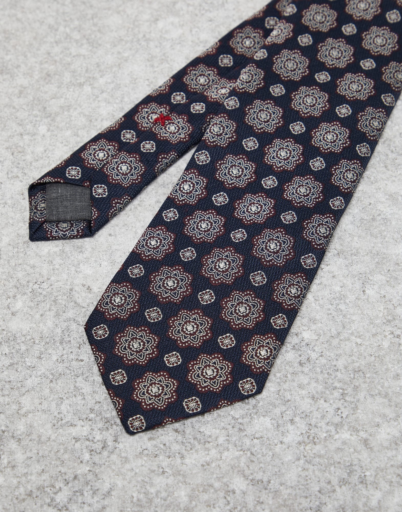 Silk tie with floral design - 2