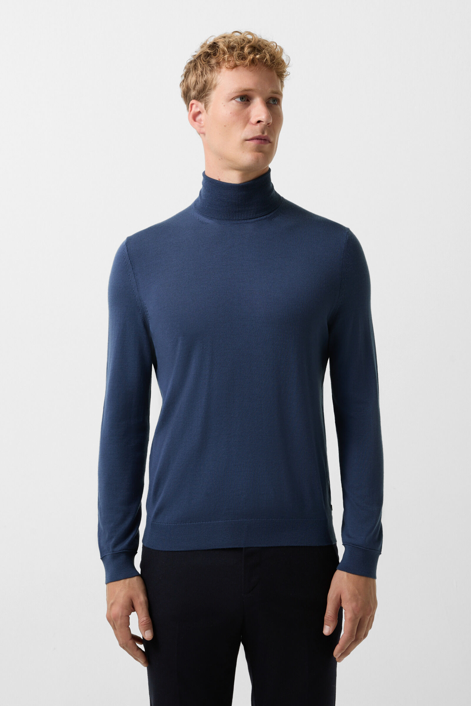 Gordon turtleneck pullover in Blue - 2