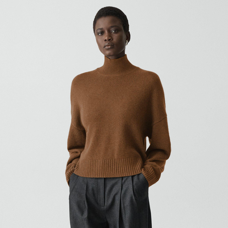 Cropped Turtleneck in Cashmere 2