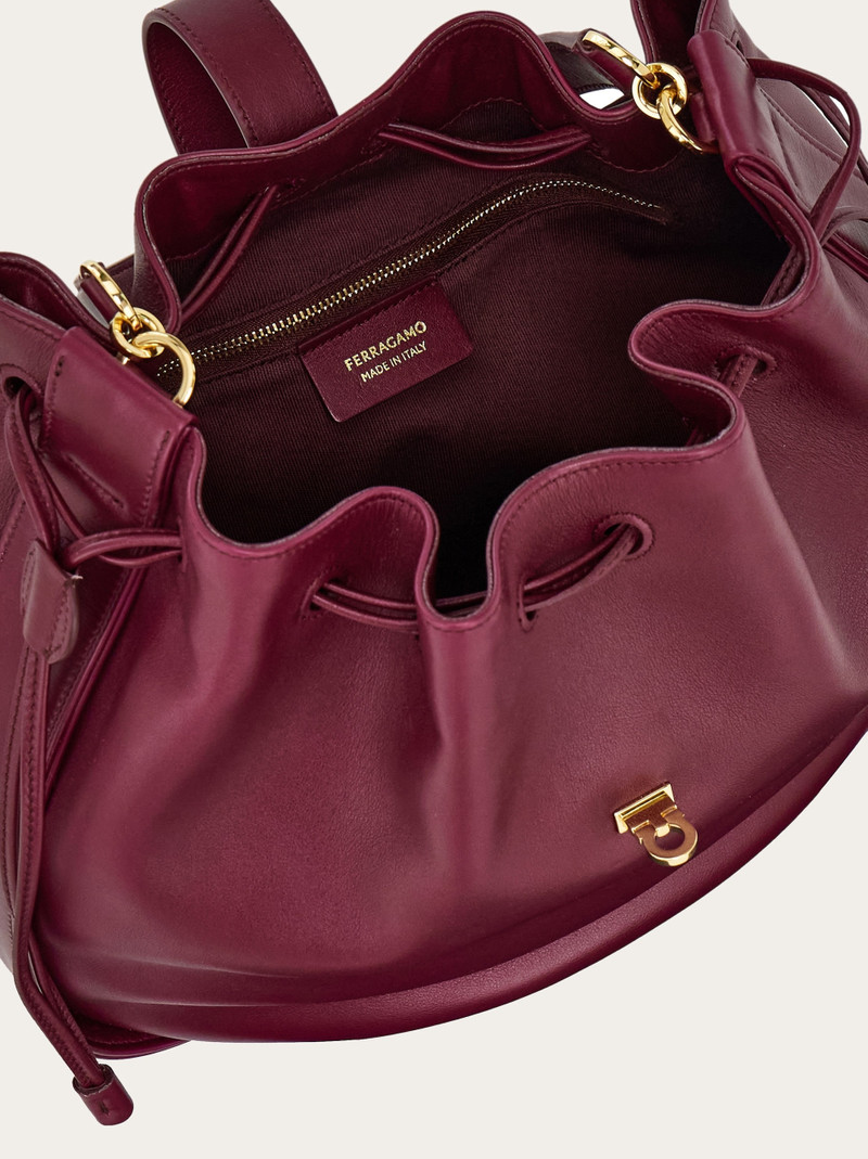 Hug bucket bag 6