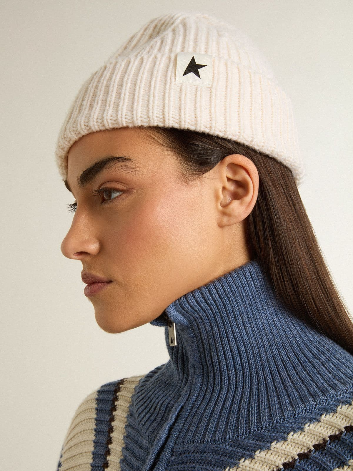 Black wool beanie with white star - 3