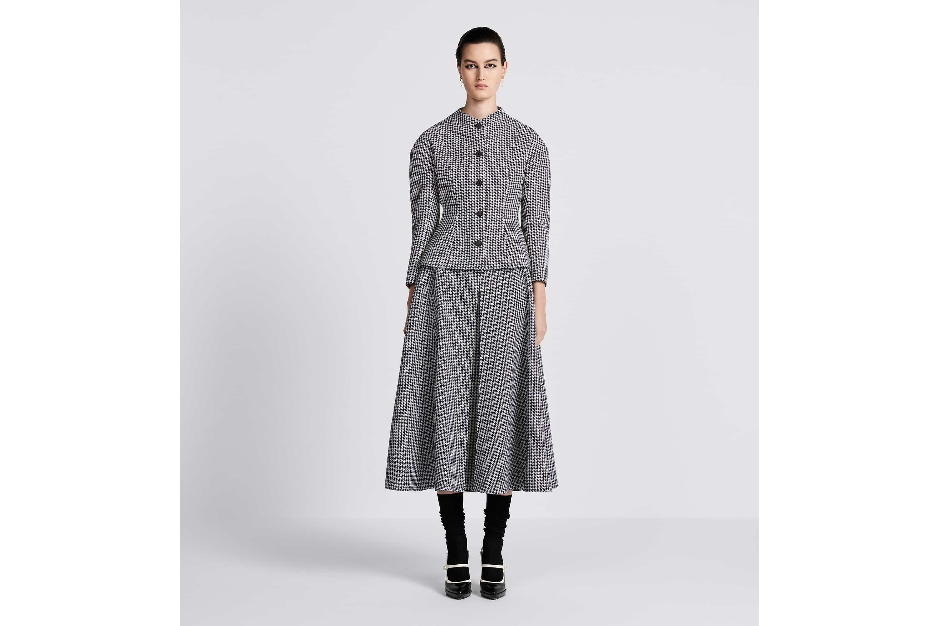 Mid-Length Skirt with Slit - 4