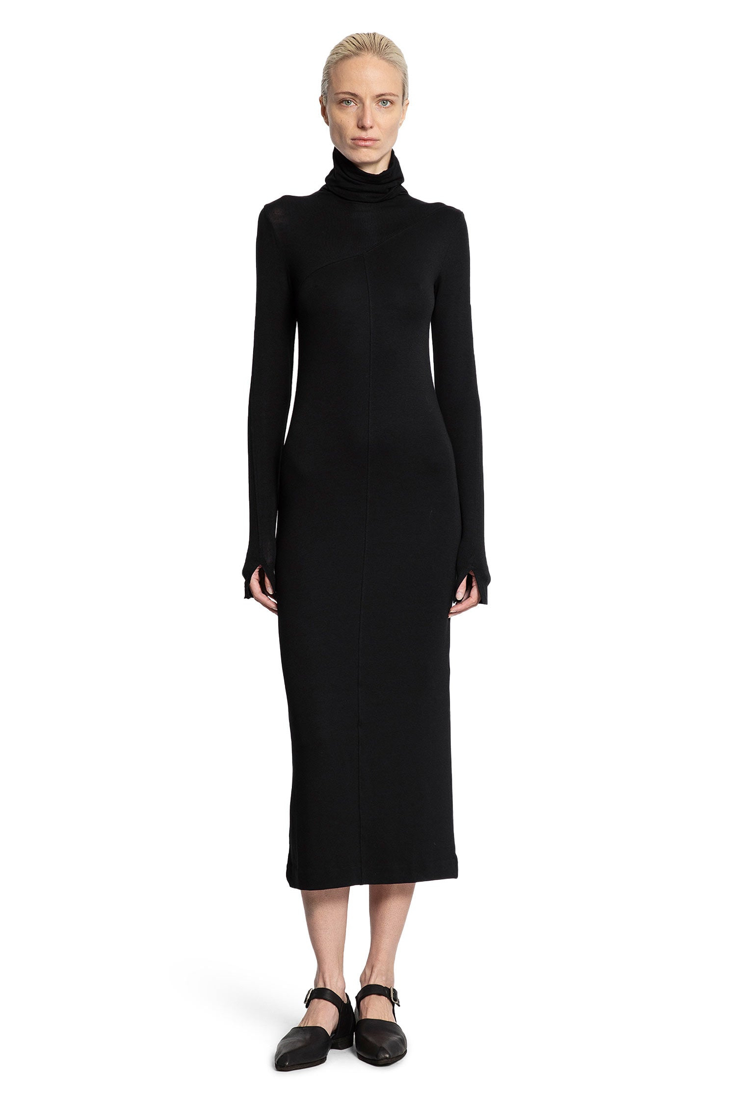Turtleneck-Dress-With-Hand-Gaiters - 4
