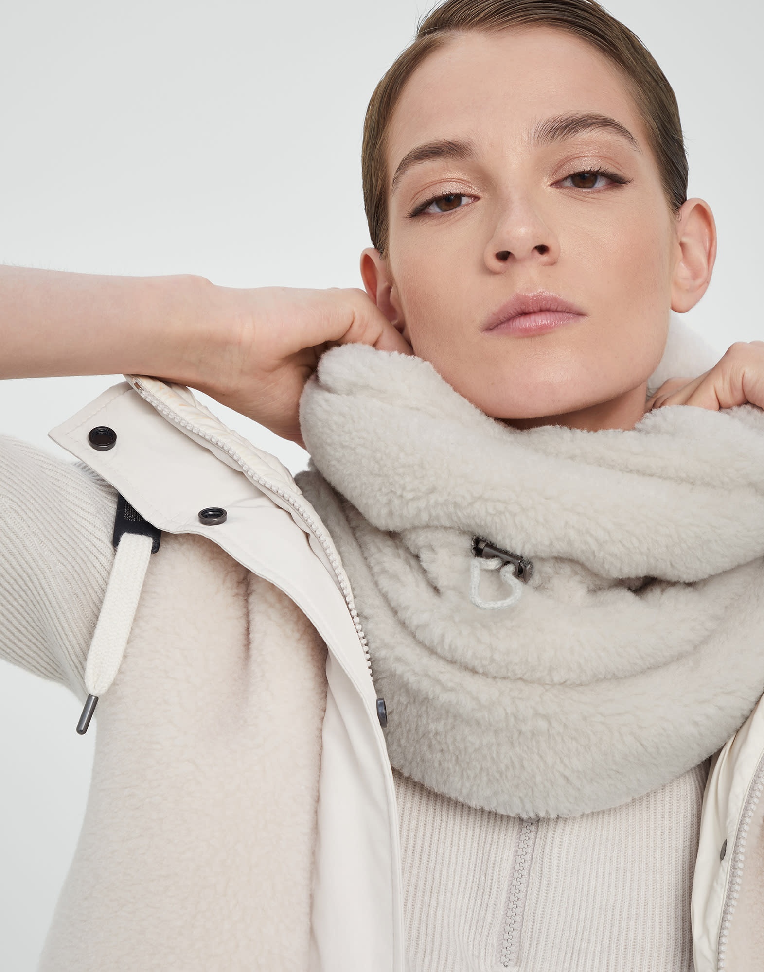 Virgin wool and cashmere fleecy neck warmer with down padding, zipper and shiny trim - 3
