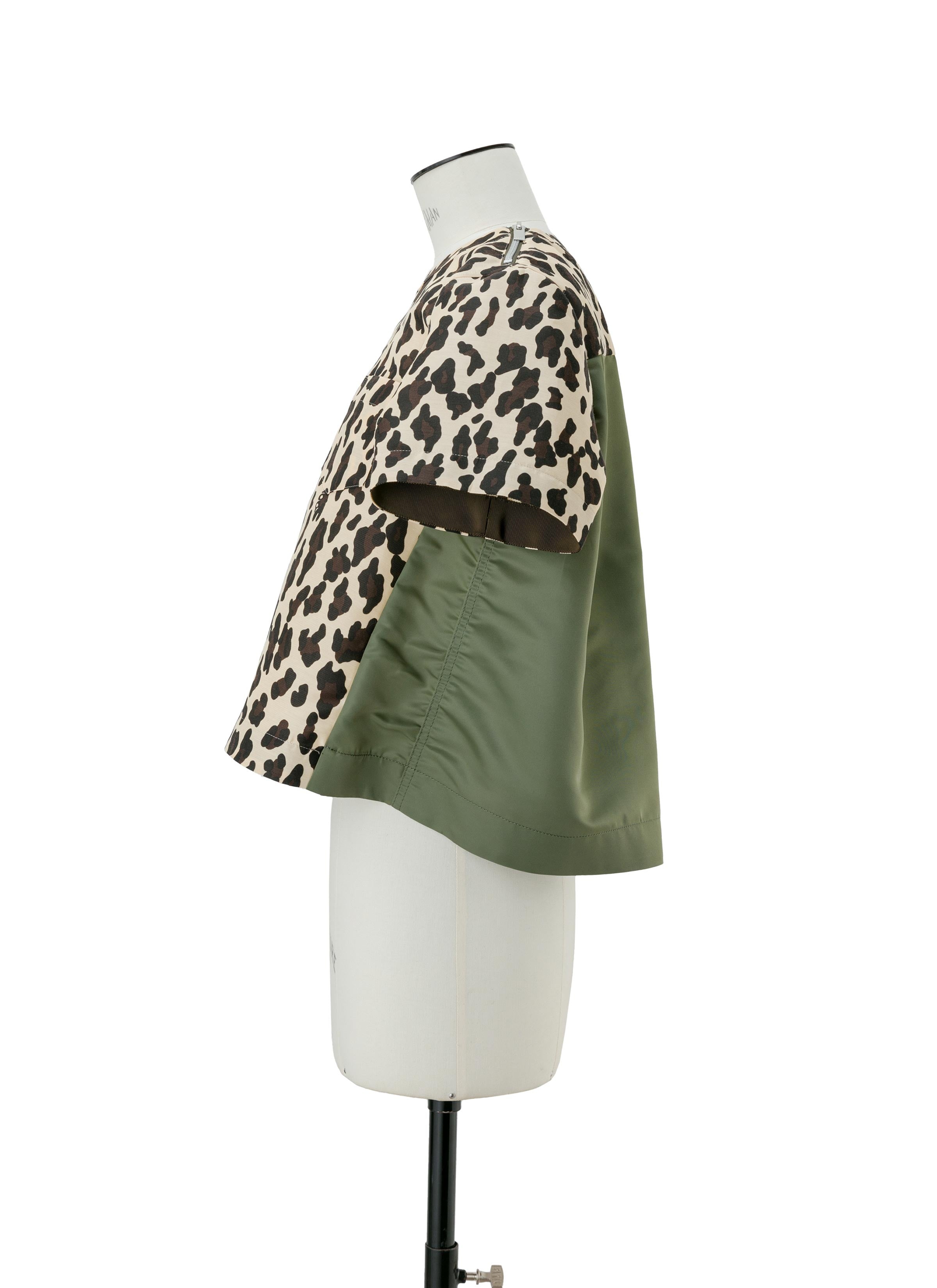 国内より1WEEK【sacai】Leopard Print x Nylon Twill Pullover Leopard Print x Nylon Twill Pullover | sacai Official Store