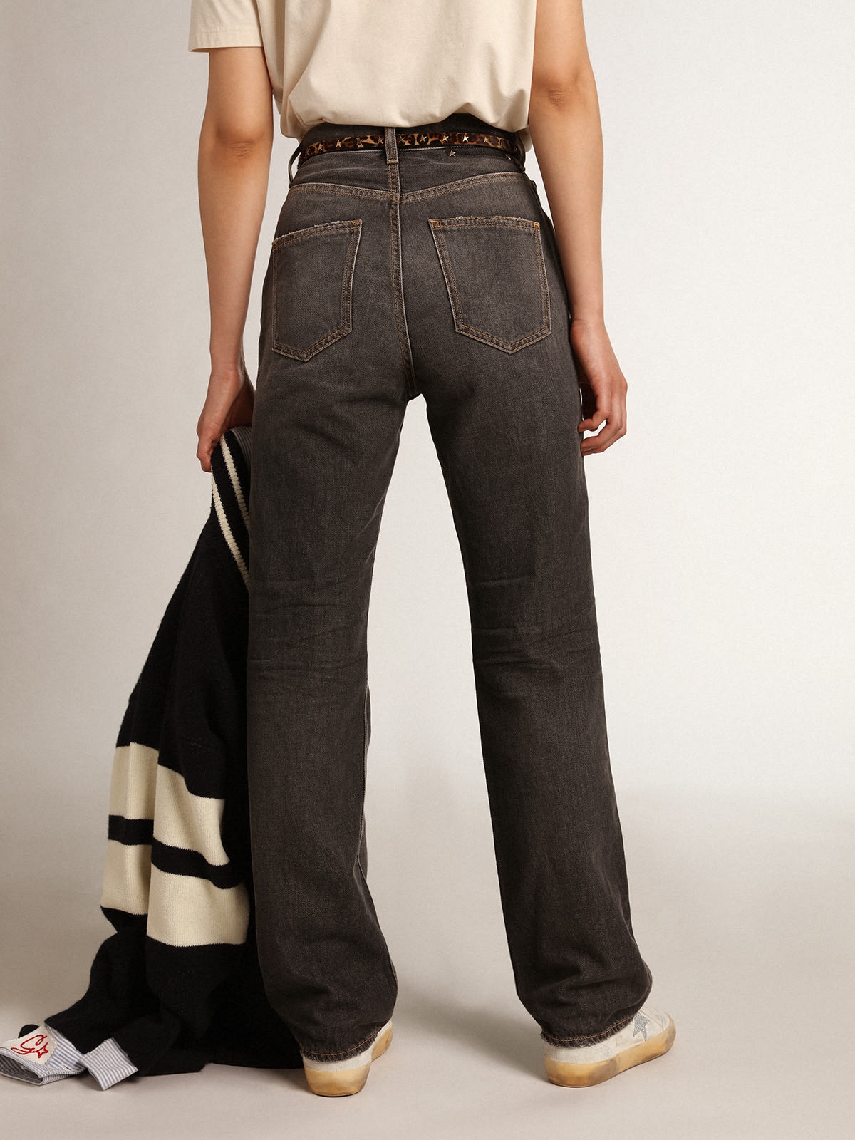 Women's black jeans with stonewashed effect - 4