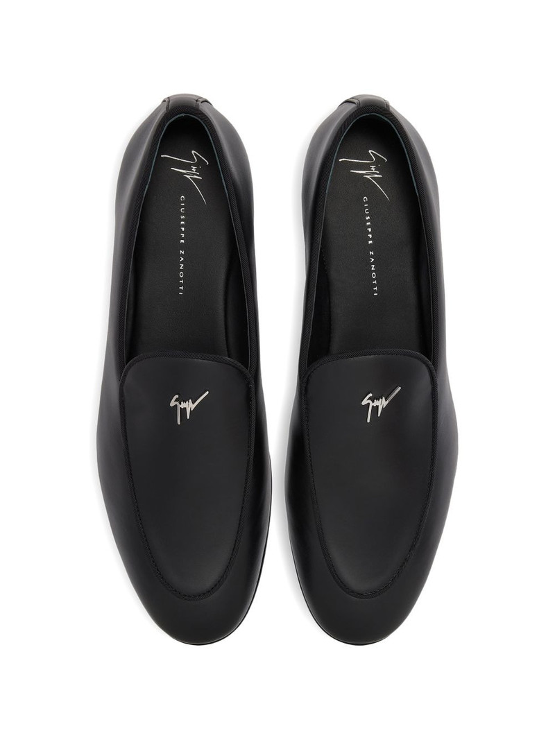signature detail valtor loafers 4