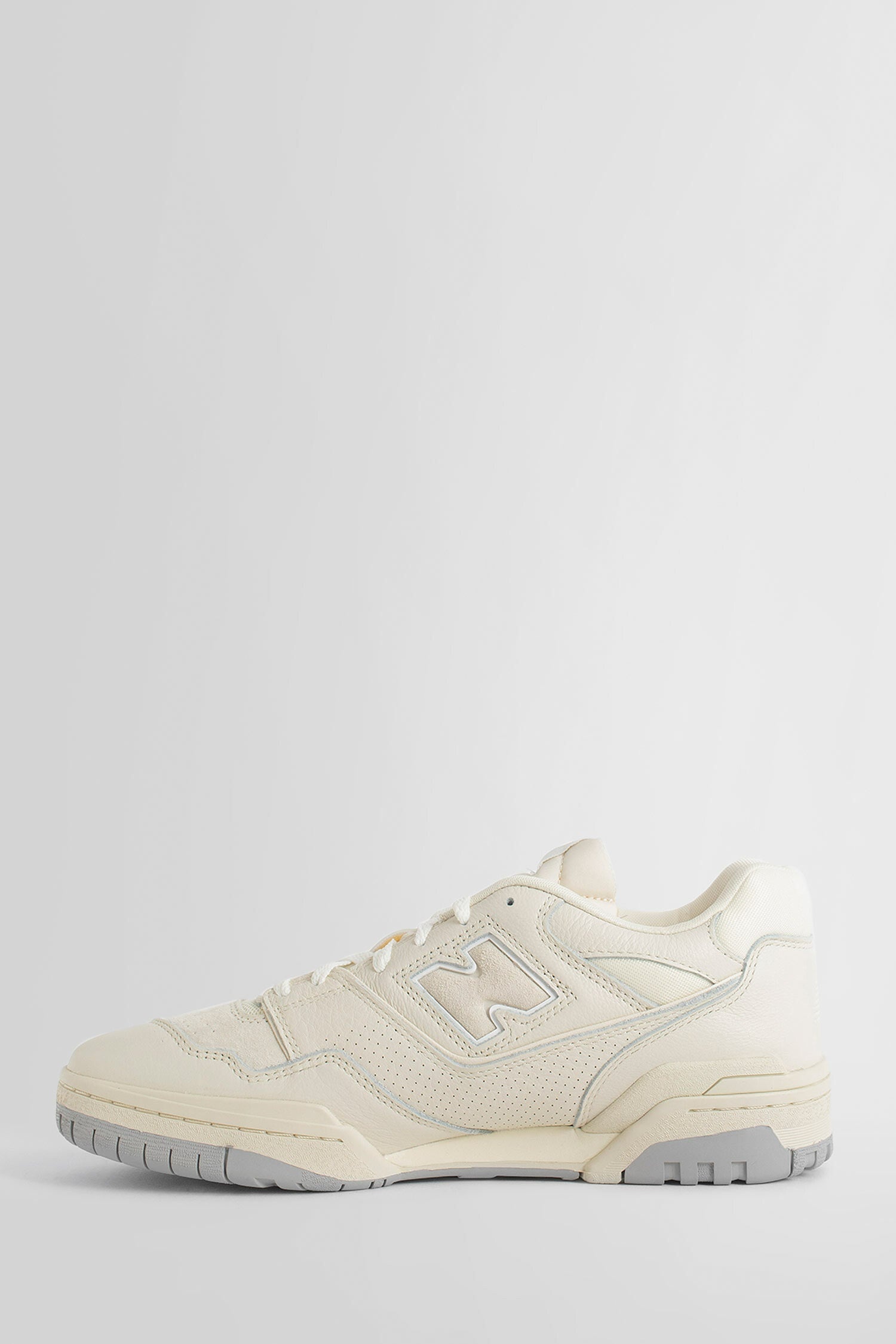 NEW BALANCE UNISEX WHITE SNEAKERS - 4