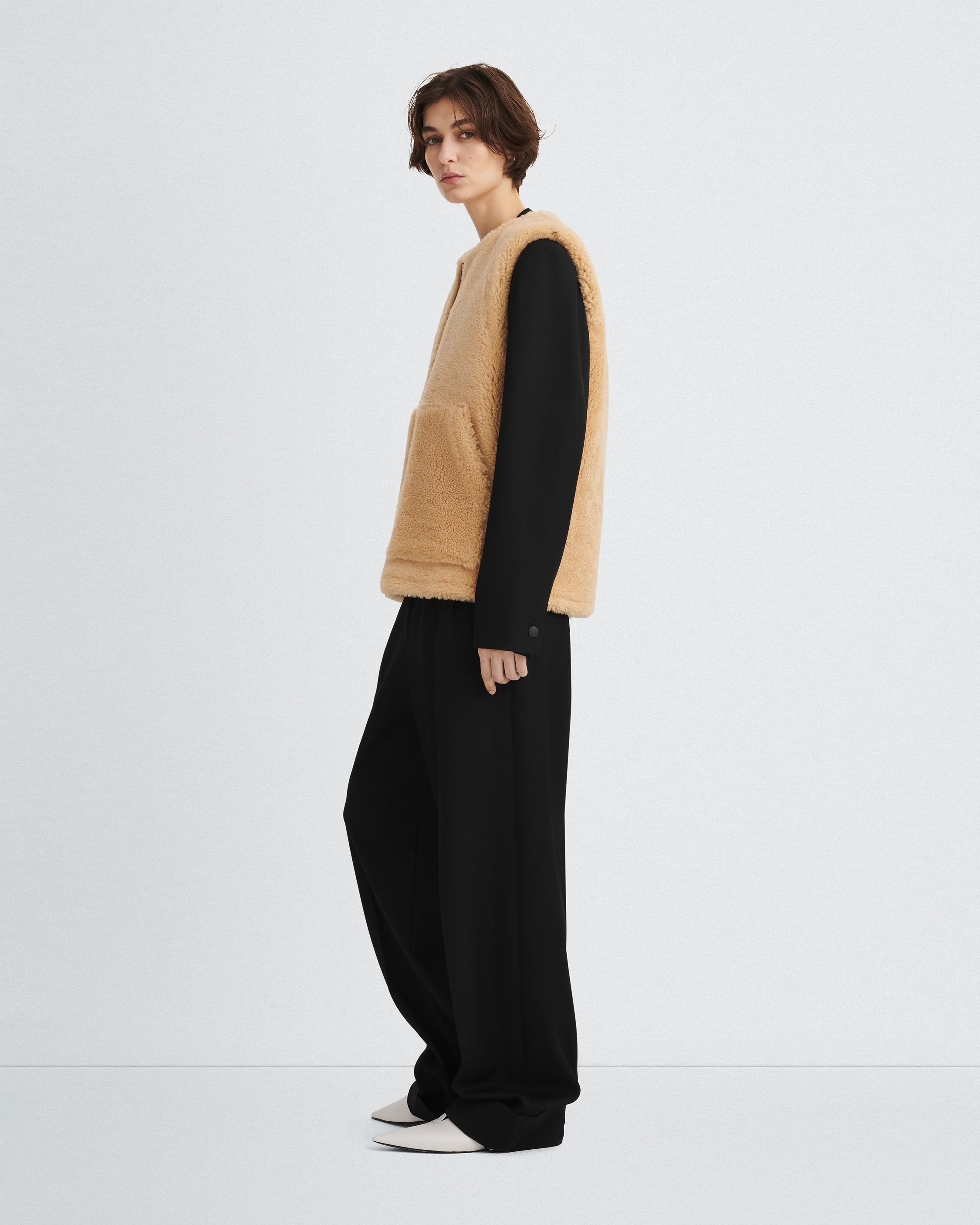 Fia Shearling Vest
Relaxed Fit - 3