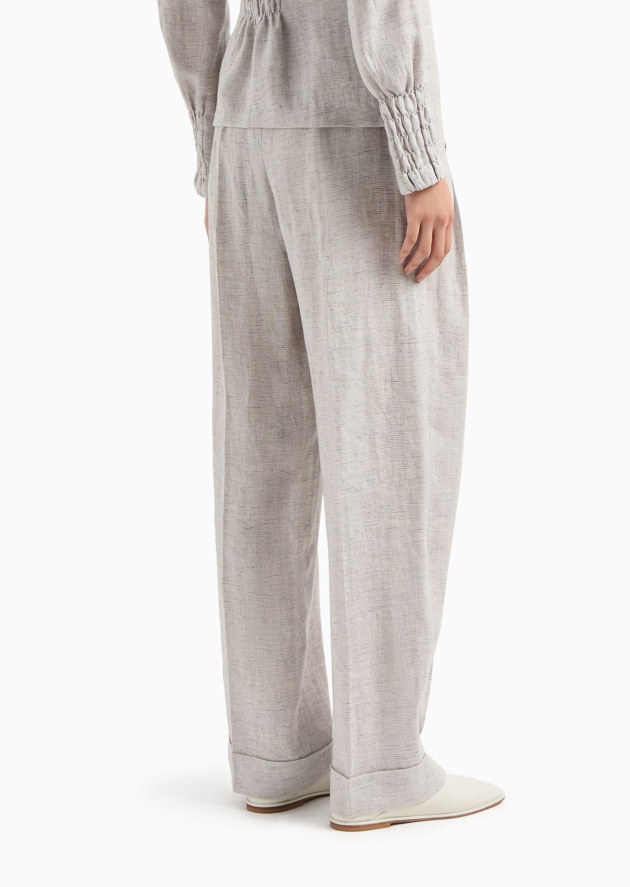 Faded linen trousers with darts and turn-ups - 3