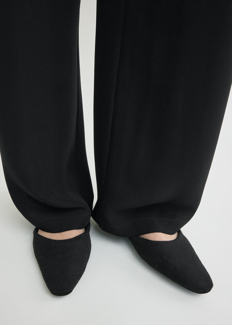TOTEME Wool-cashmere lounge slippers black outlook