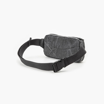 Levi's MEDIUM BANANA SLING BAG outlook